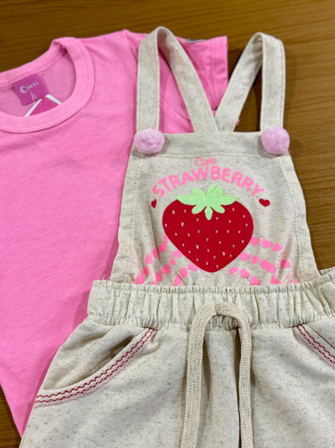 Salopete Infantil Cinti Verão Moranguinho com Blusa Rosa