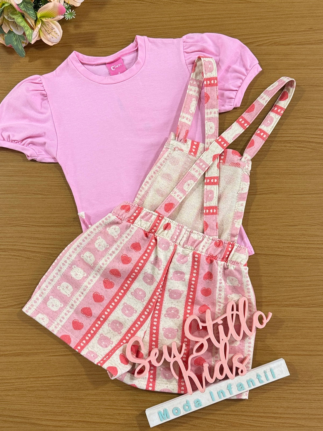 Jardineira Infantil Cinti Verão Corações com Blusa Rosa