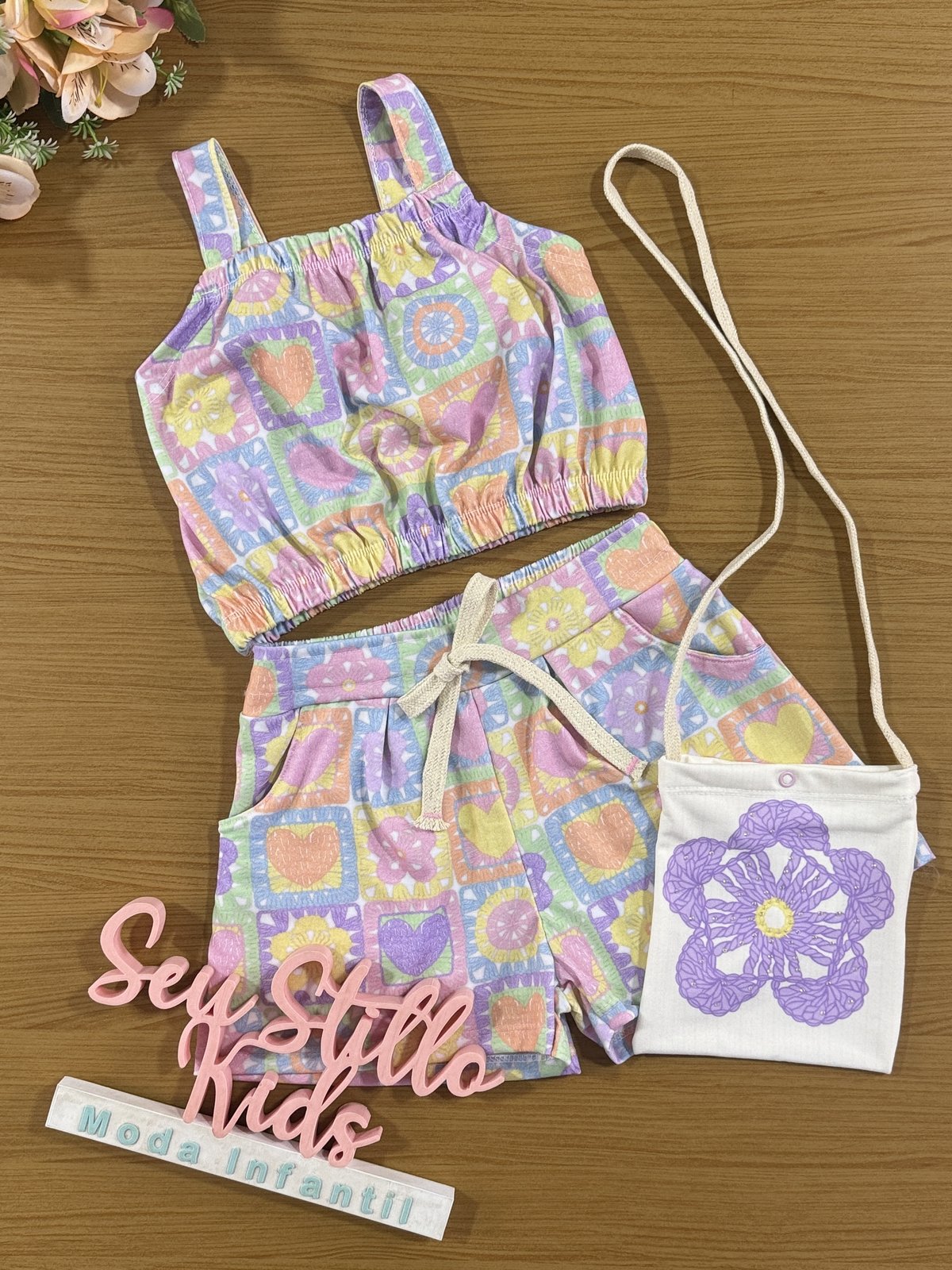 Conjunto Infantil Cinti Verão Shorts e Cropped Crochê 3D com Bolsinha