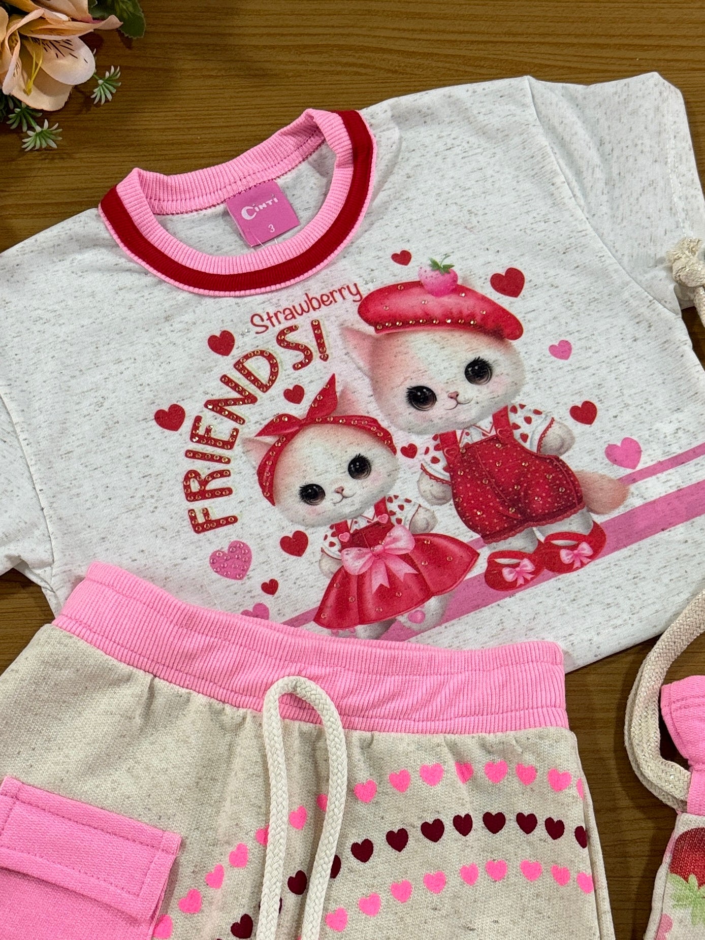Conjunto Infantil Cinti Verão Shorts Saia e Blusa Vermelha Moranguinho com Bolsa