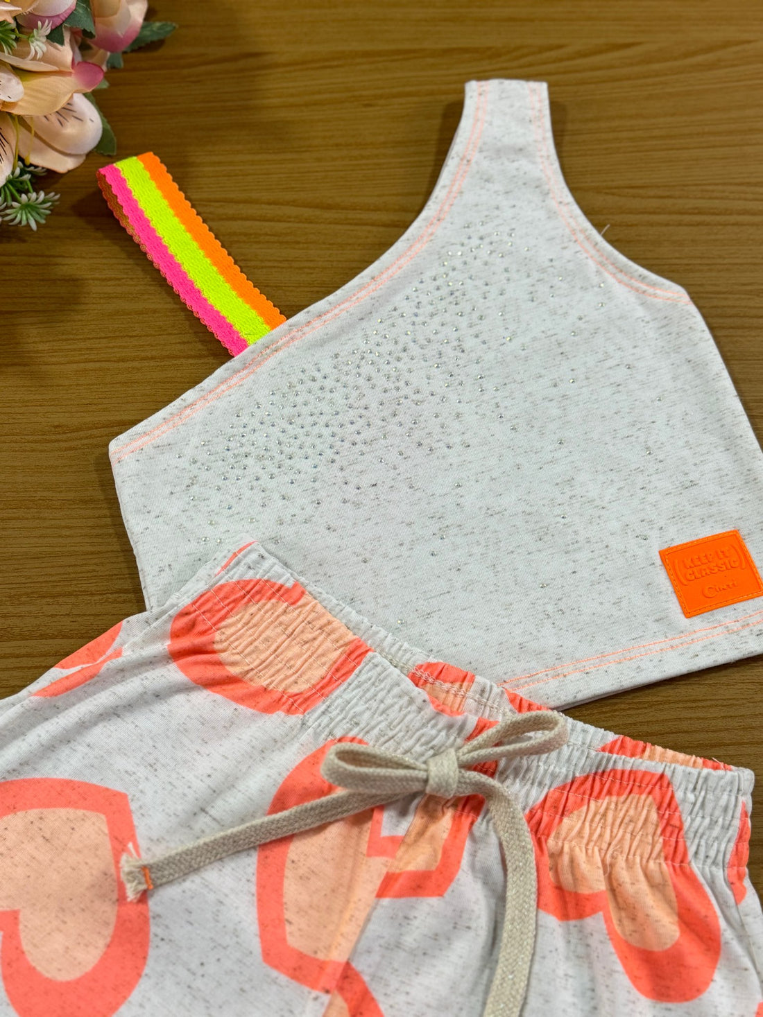 Conjunto Infantil Cinti Verão com Shorts Coração Laranja e Blusa