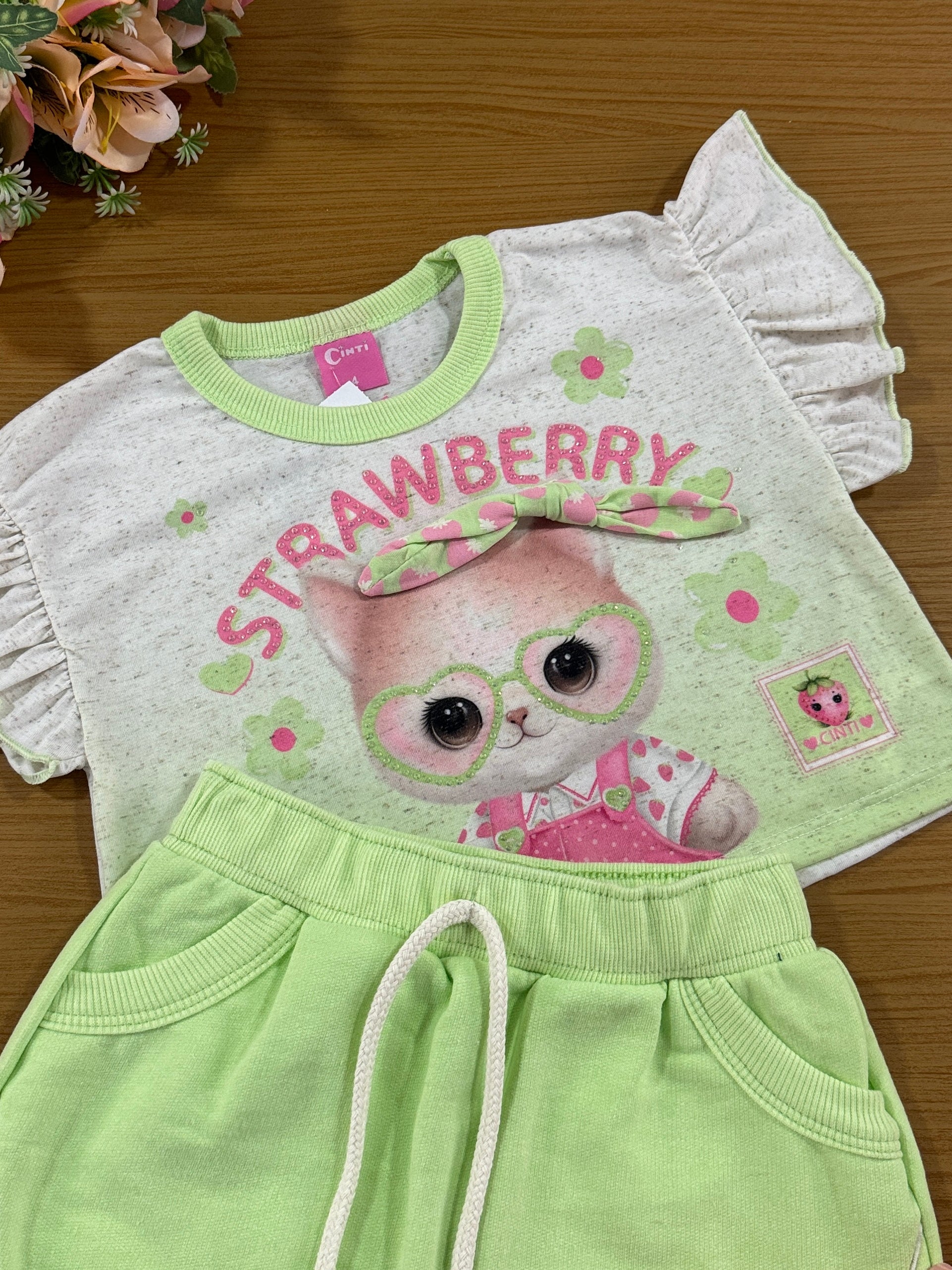 Conjunto Infantil Cinti Verão Shorts Saia Verde e Blusa Moranguinho