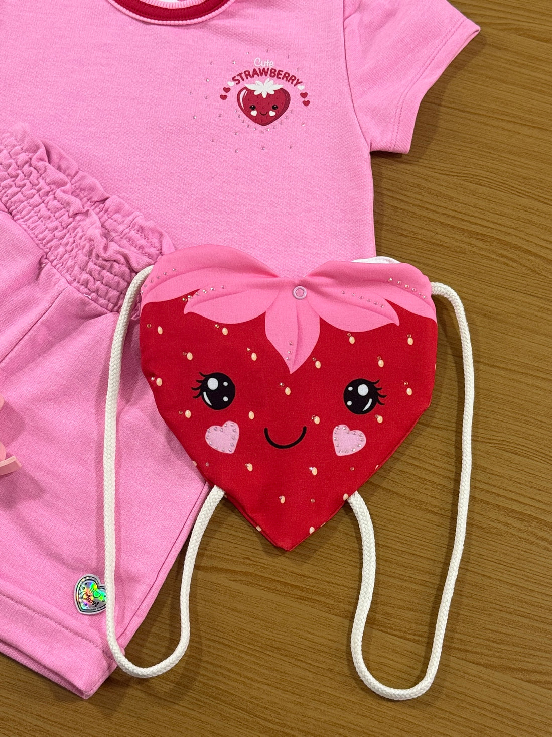 Conjunto Infantil Cinti Shorts e Blusa Rosa com Bolsa Moranguinho