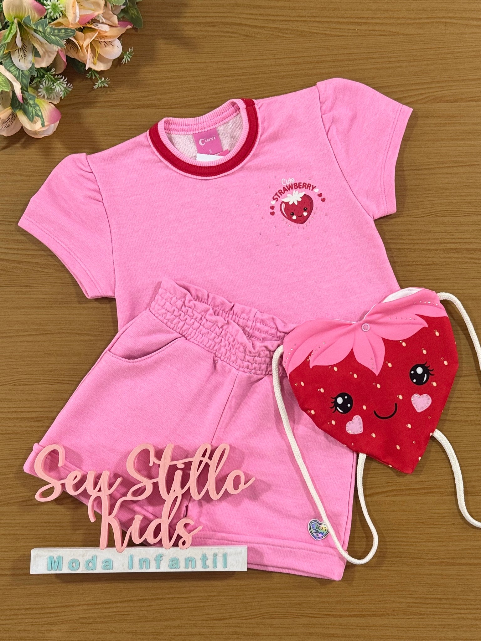Conjunto Infantil Cinti Shorts e Blusa Rosa com Bolsa Moranguinho