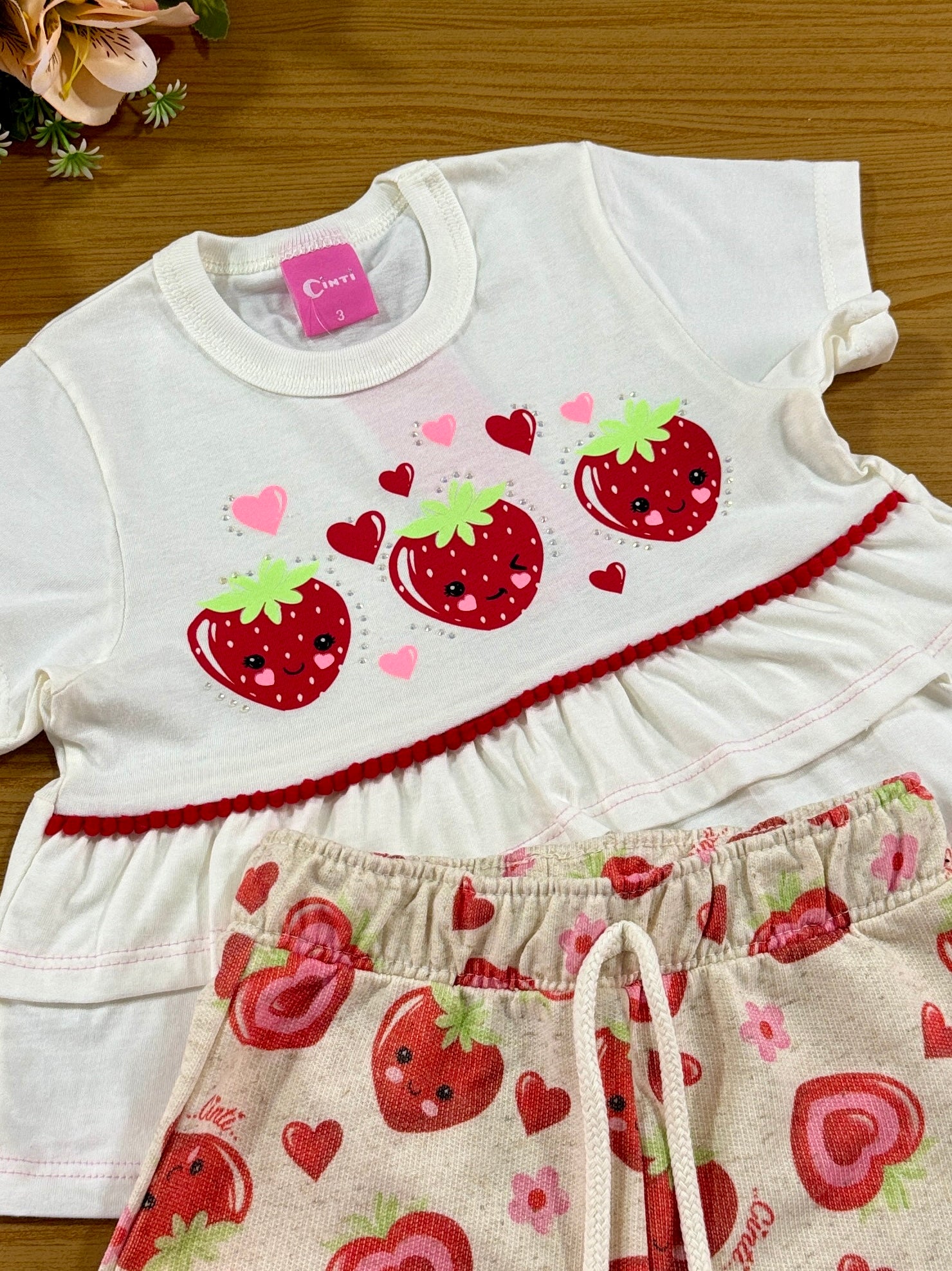 Conjunto Infantil Cinti Verão Shorts e Blusa Moranguinhos