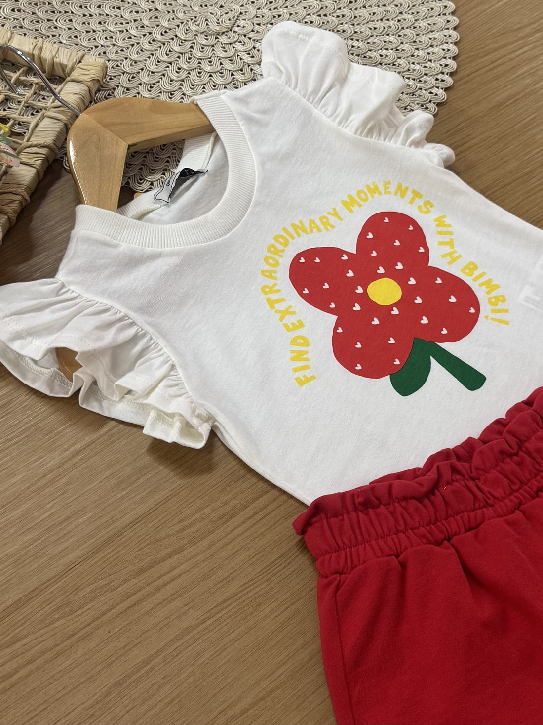 Conjunto Infantil Bimbi Verão com Shorts Saia Vermelho e Blusa Branca Florzinha