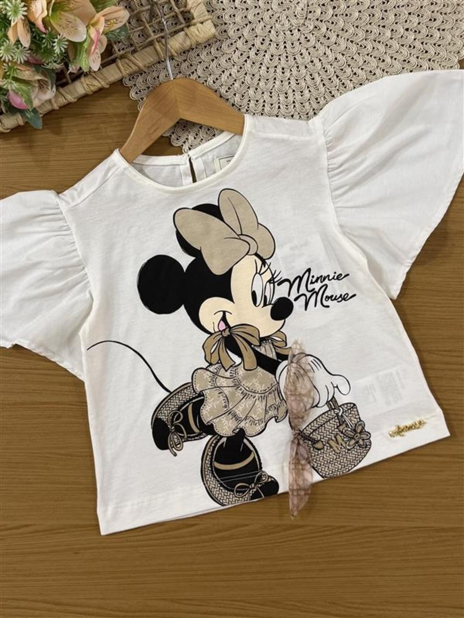 Conjunto Infantil Animê Verão com Saia Dourada em Tule e Blusa Branca Minnie com Laçinho Disney
