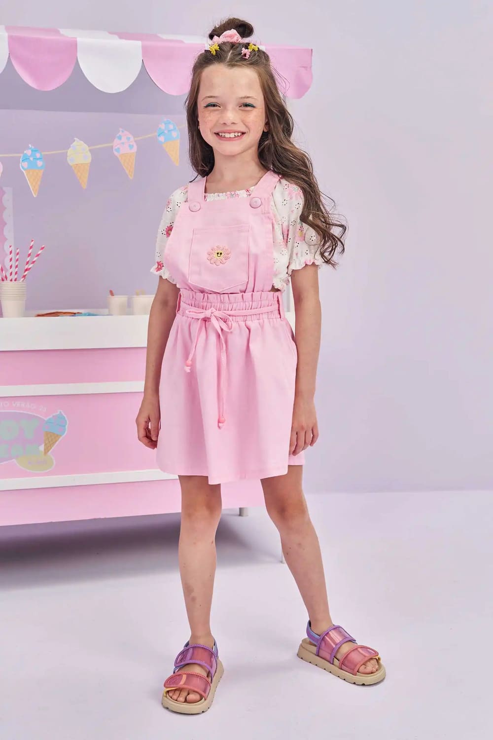 Salopete Infantil Kukie Verão Rosa com Blusa Branca Floral