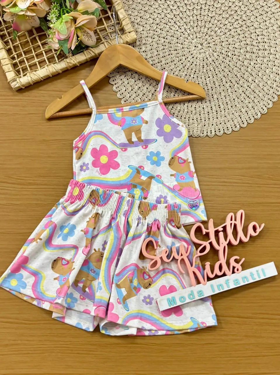 Conjunto Infantil Menina Cinti com Shorts e Blusa Capivarinha Floral