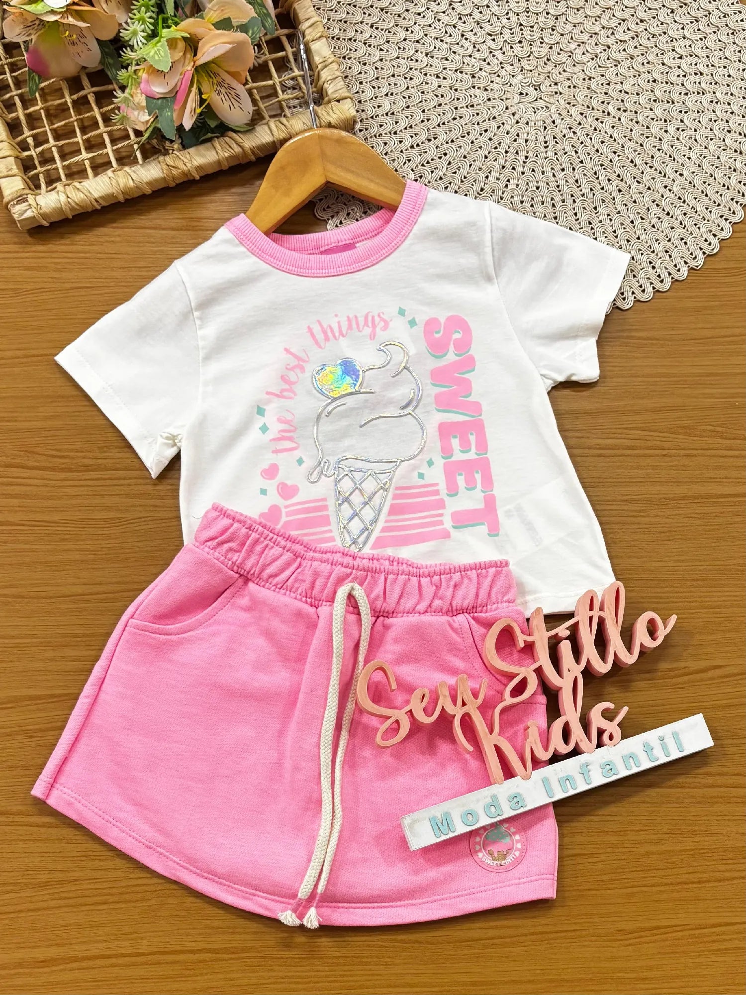 Conjunto Infantil Menina Cinti com Short-Saia Rosa e Blusa Branca Sweet