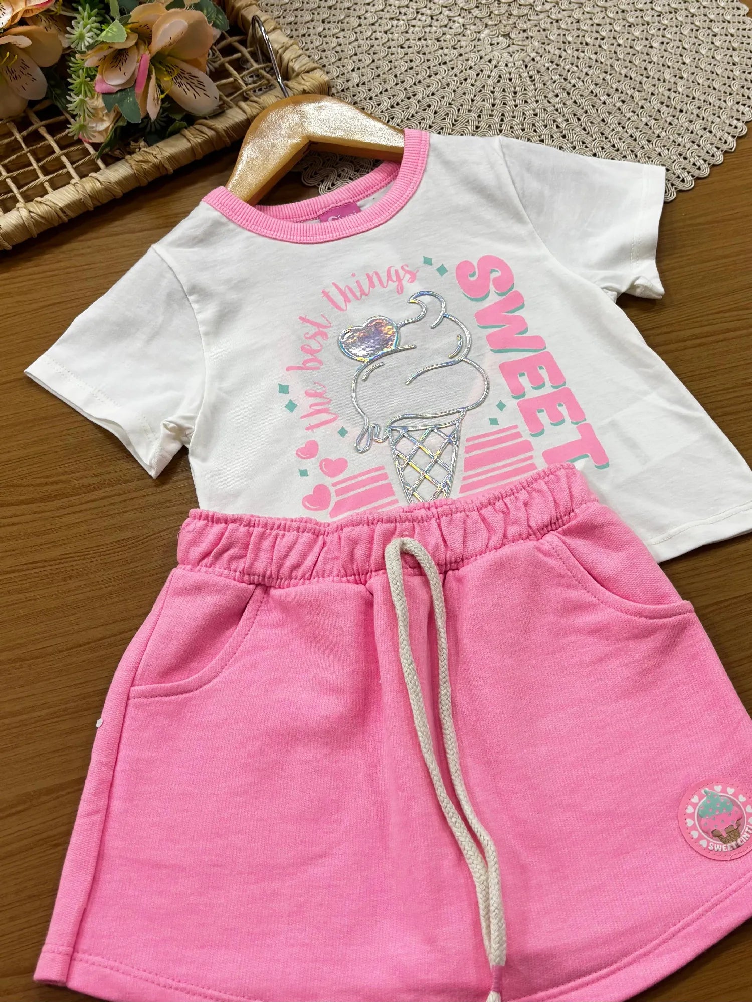 Conjunto Infantil Menina Cinti com Short-Saia Rosa e Blusa Branca Sweet