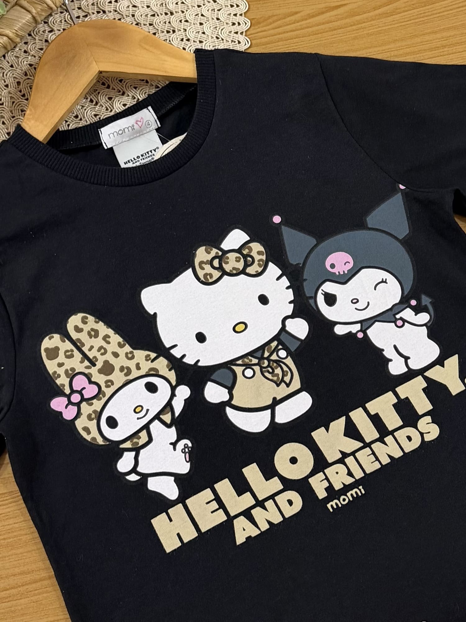 Blusa Infantil Momi Inverno Manga Curta Preta Hello Kitty Amigos