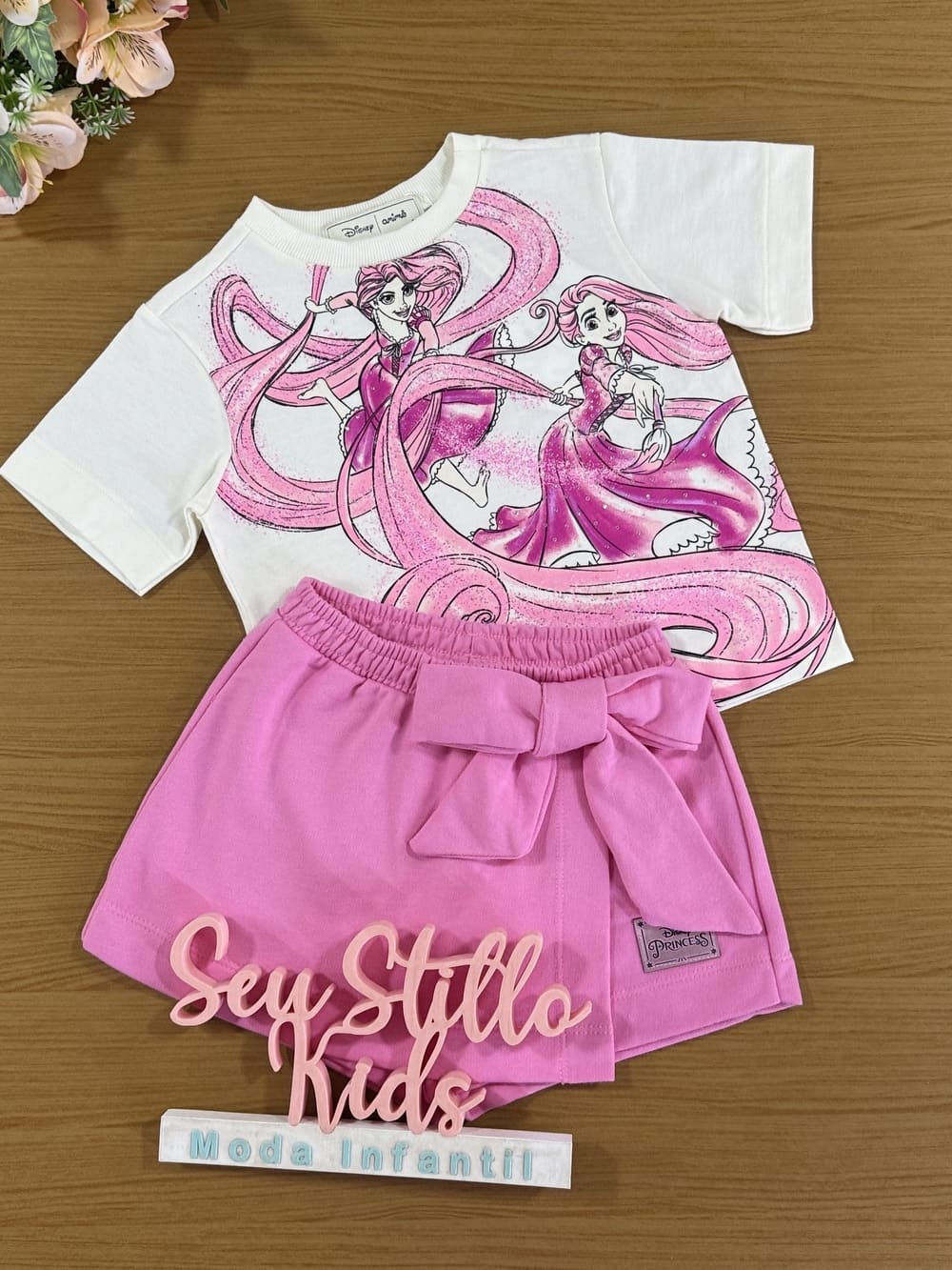 Conjunto Infantil Animê Verão Shorts Saia Rosa e Blusa Rapunzel Disney
