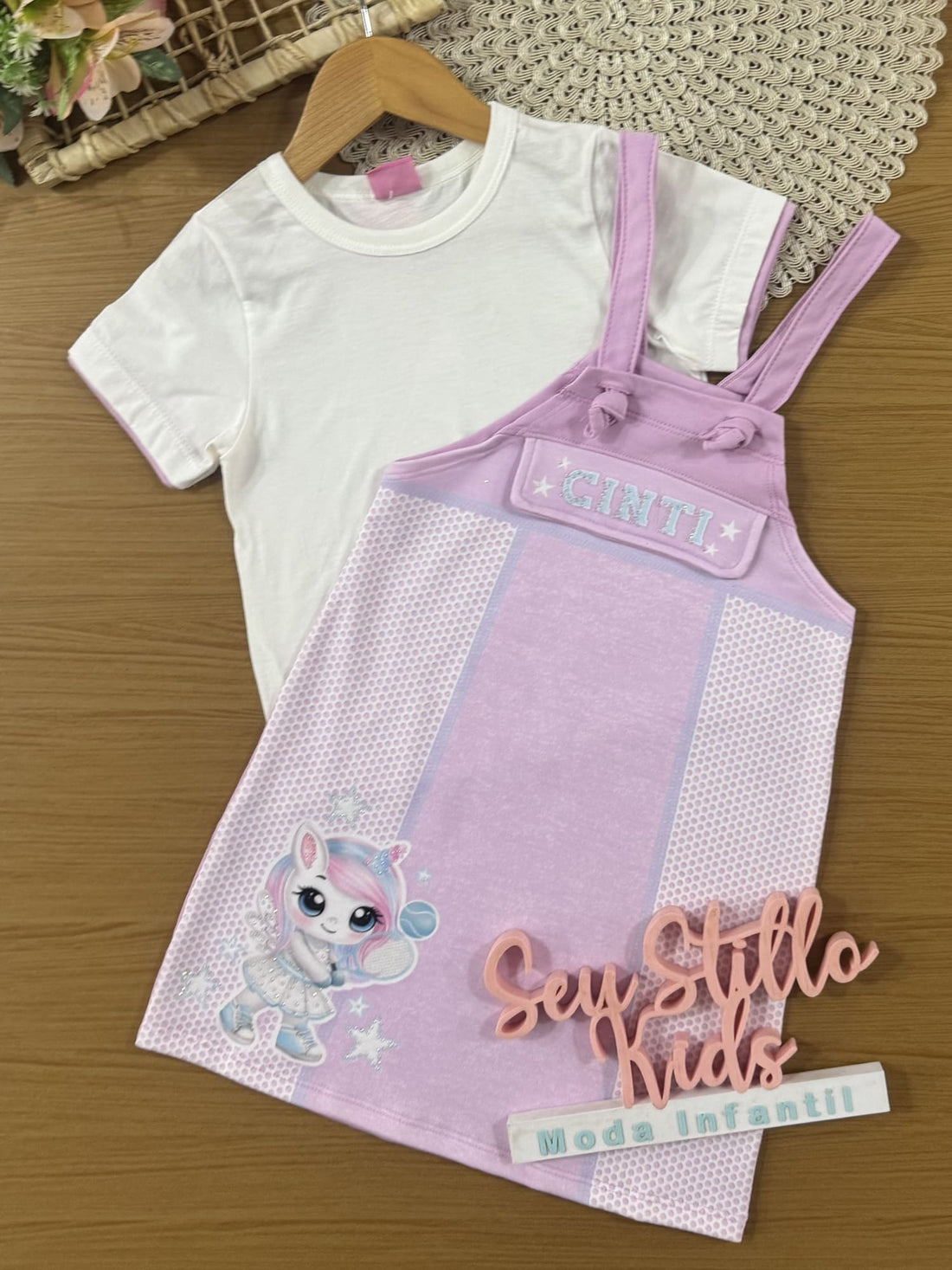 Salopete Infantil Cinti Verão Lilás Unicórnio Tênista com Blusa Branca