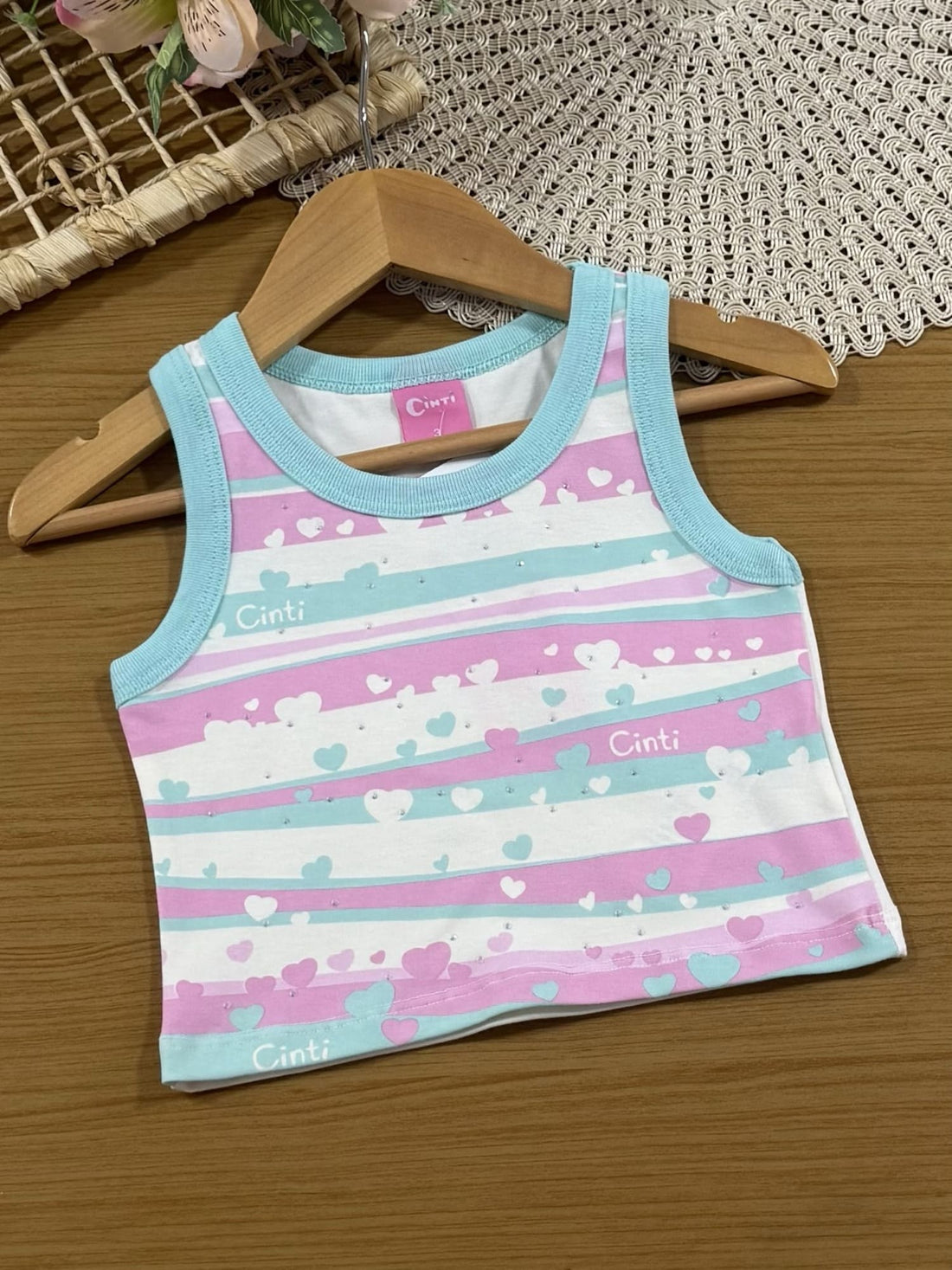 Conjunto Infantil Cinti Verão com Shorts Azul e Blusa Listrada Corações