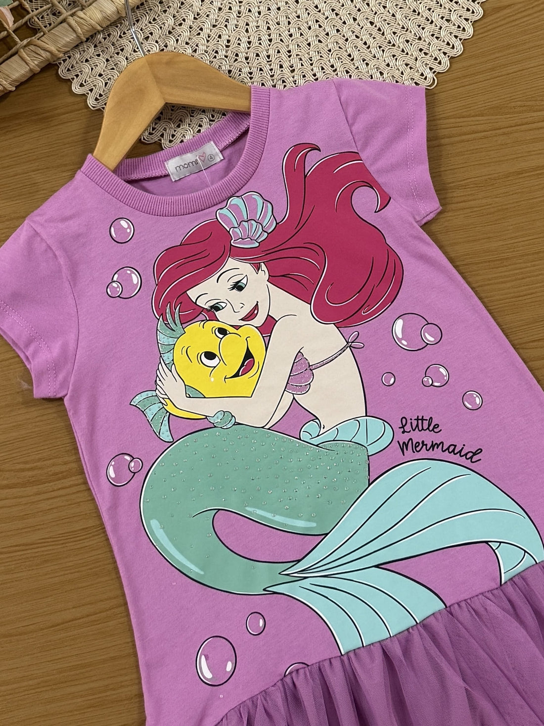 Vestido Infantil Momi Verão com Tule Lilás Pequena Sereia Disney