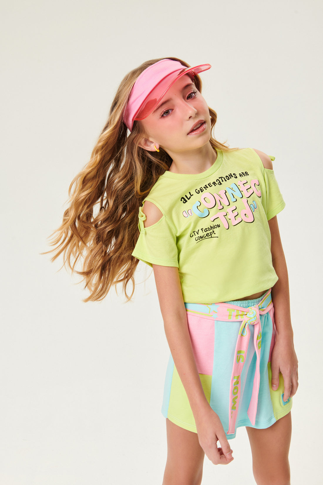 Conjunto Infantil Catavento Verão Com Shorts Saia e Blusa Colorida