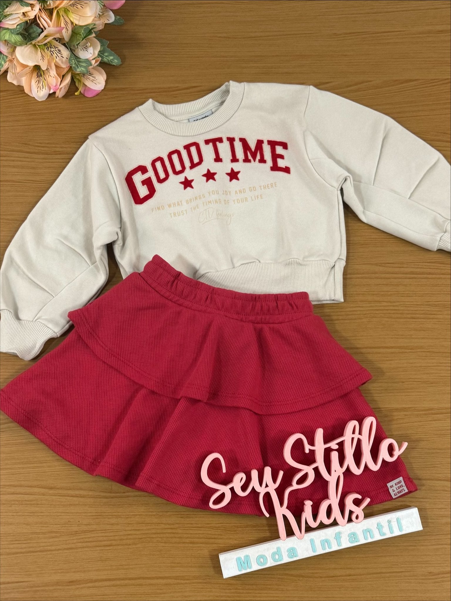 Conjunto Infantil Catavento Inverno com Saia Vermelha e Moletom Good