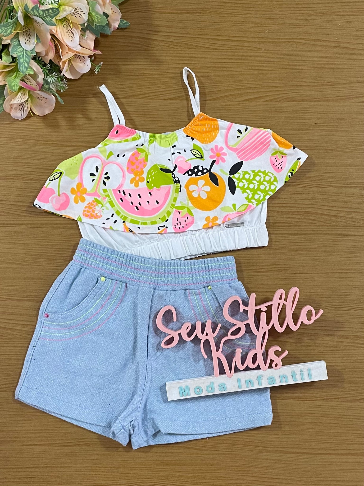 Conjunto Infantil Catavento Verão Shorts Azul Jeans e Cropped Frutas