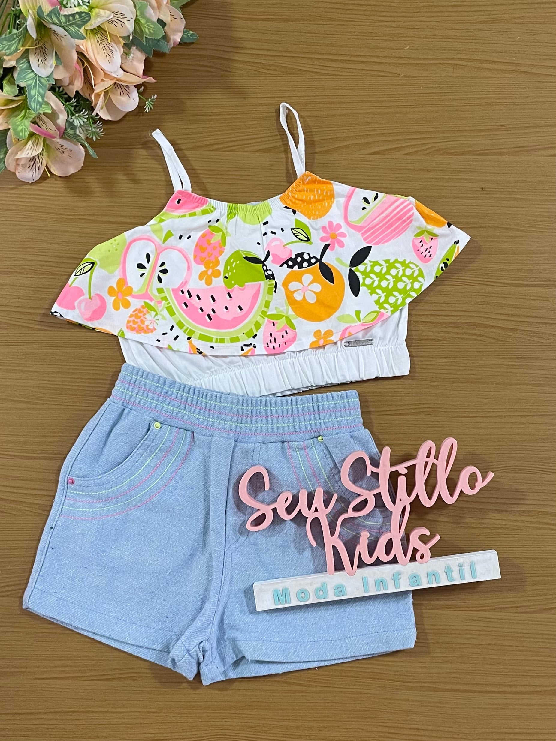 Conjunto Infantil Catavento Verão Shorts Azul Jeans e Cropped Frutas
