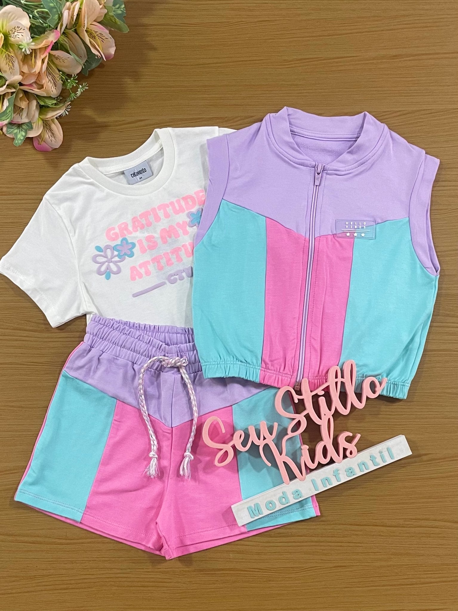 Conjunto Infantil Catavento Verão Shorts e Blusa Colors com Colete