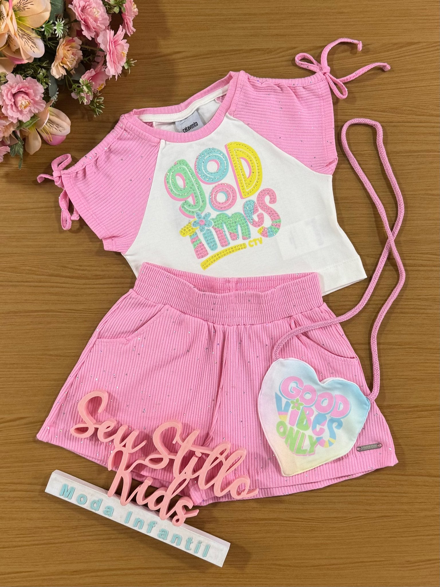 Conjunto Infantil Catavento Verão Shorts Rosa, Blusa e Bolsinha Good