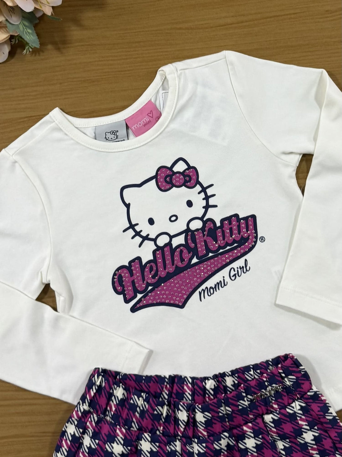 Conjunto Infantil Momi Short Saia e Blusa Manga Longa Hello Kitty com Strass