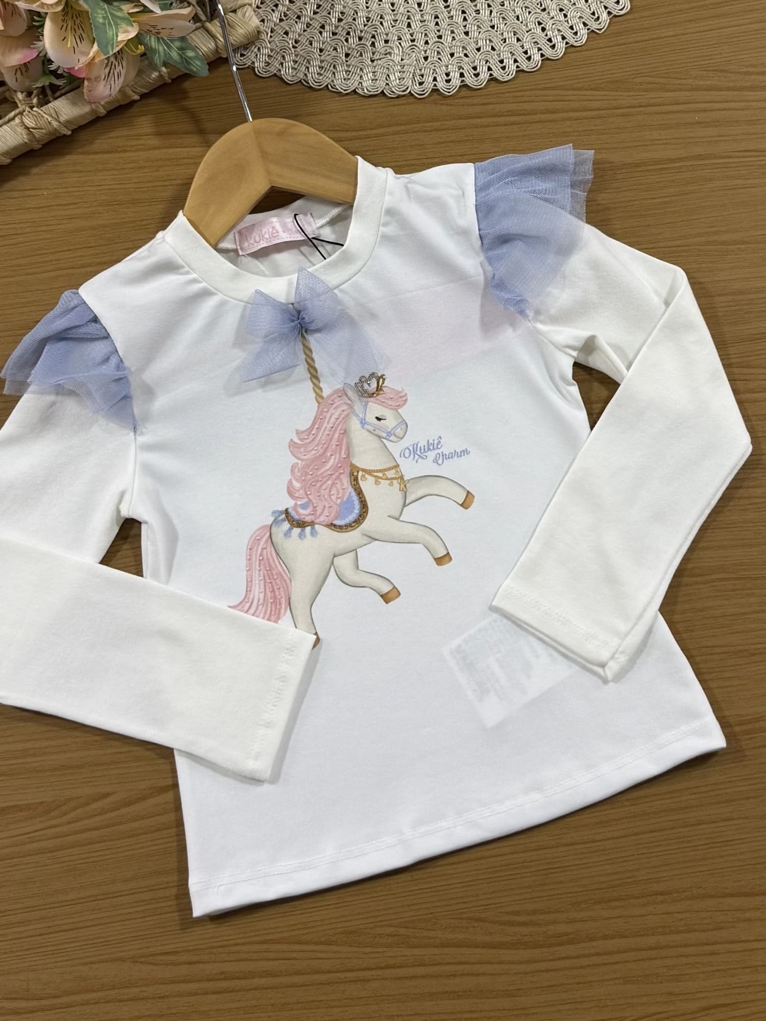 Conjunto Infantil Kukiê Inverno com Saia Azul e Blusa Manga Longa Branca Cavalinho