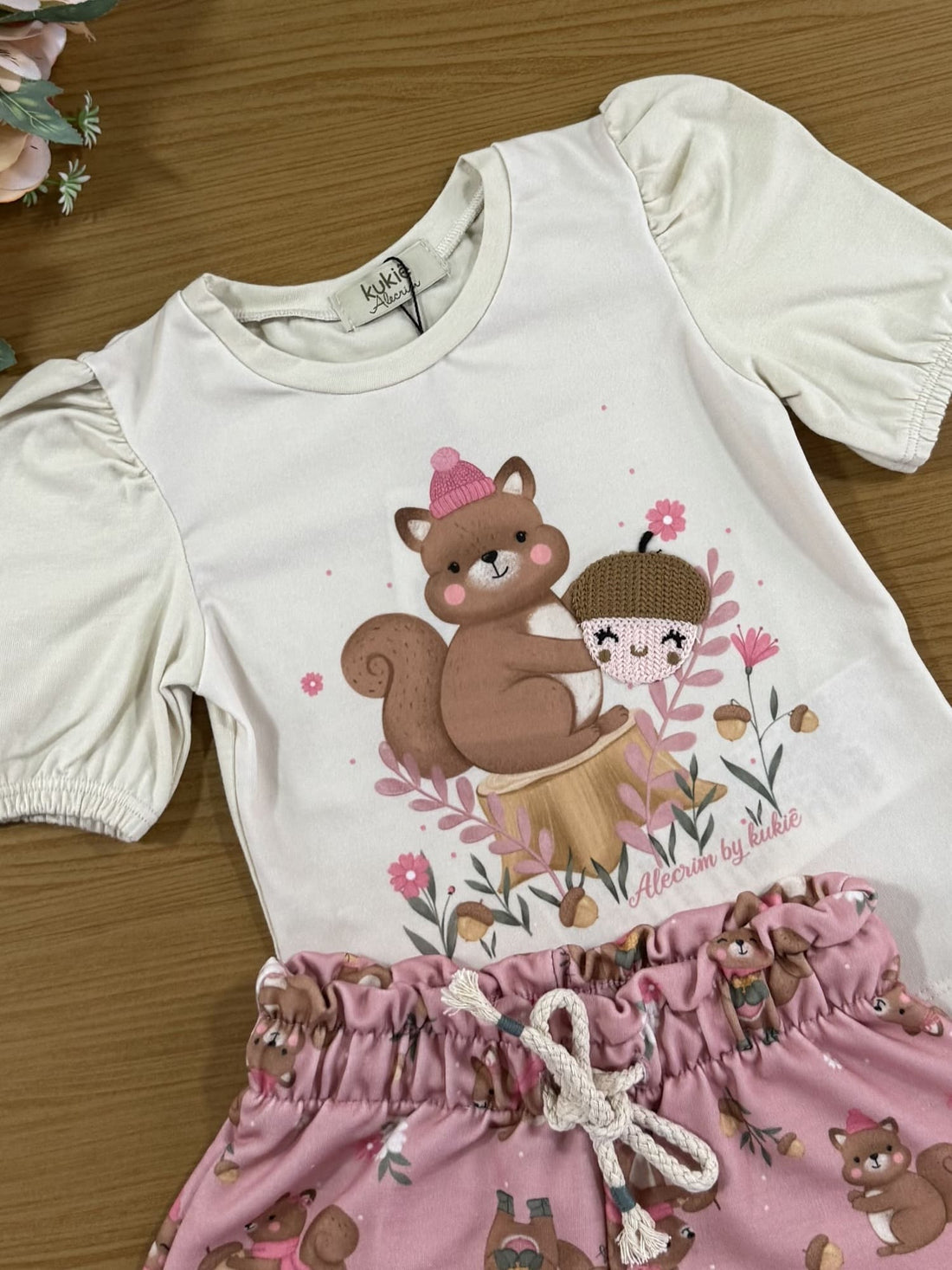 Conjunto Infantil Kukiê Alecrim Inverno Shorts e Blusa Bege Esquilinho