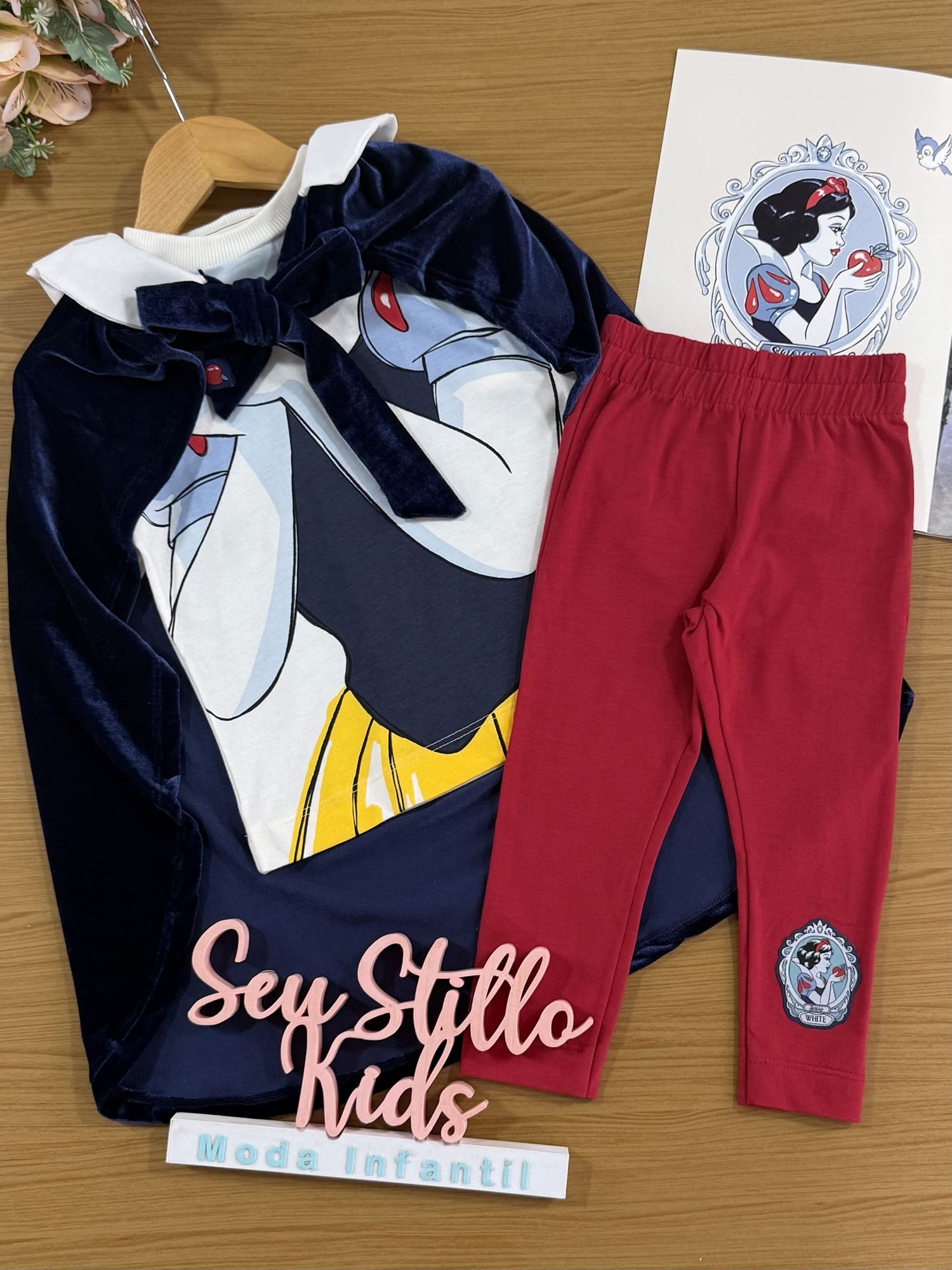 Conjunto Infantil Animê Calça Legging Blusa Manga Curta e Capa Branca de Neve Disney