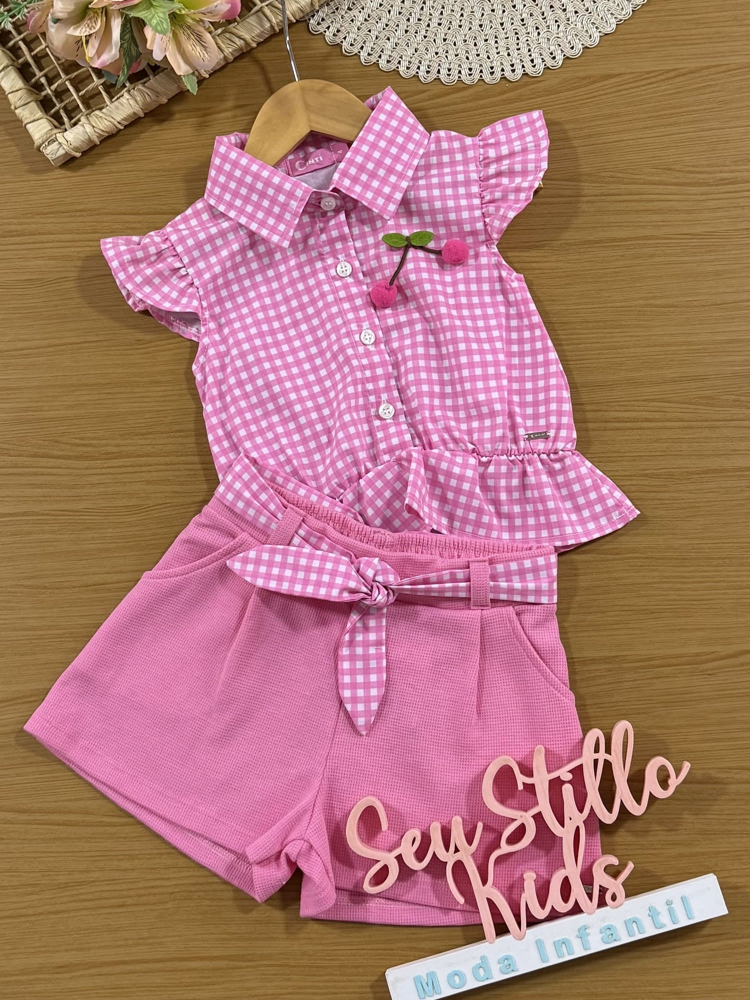 Conjunto Infantil Cinti Verão com Shorts e Blusa Rosa Xadrez Cereja