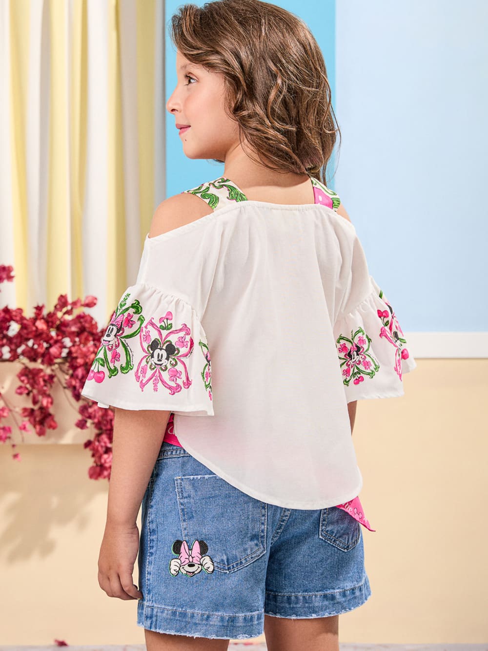 Conjunto Infantil Animê Verão Shorts Jeans com Bandana e Bata Minnie e Mickey Disney