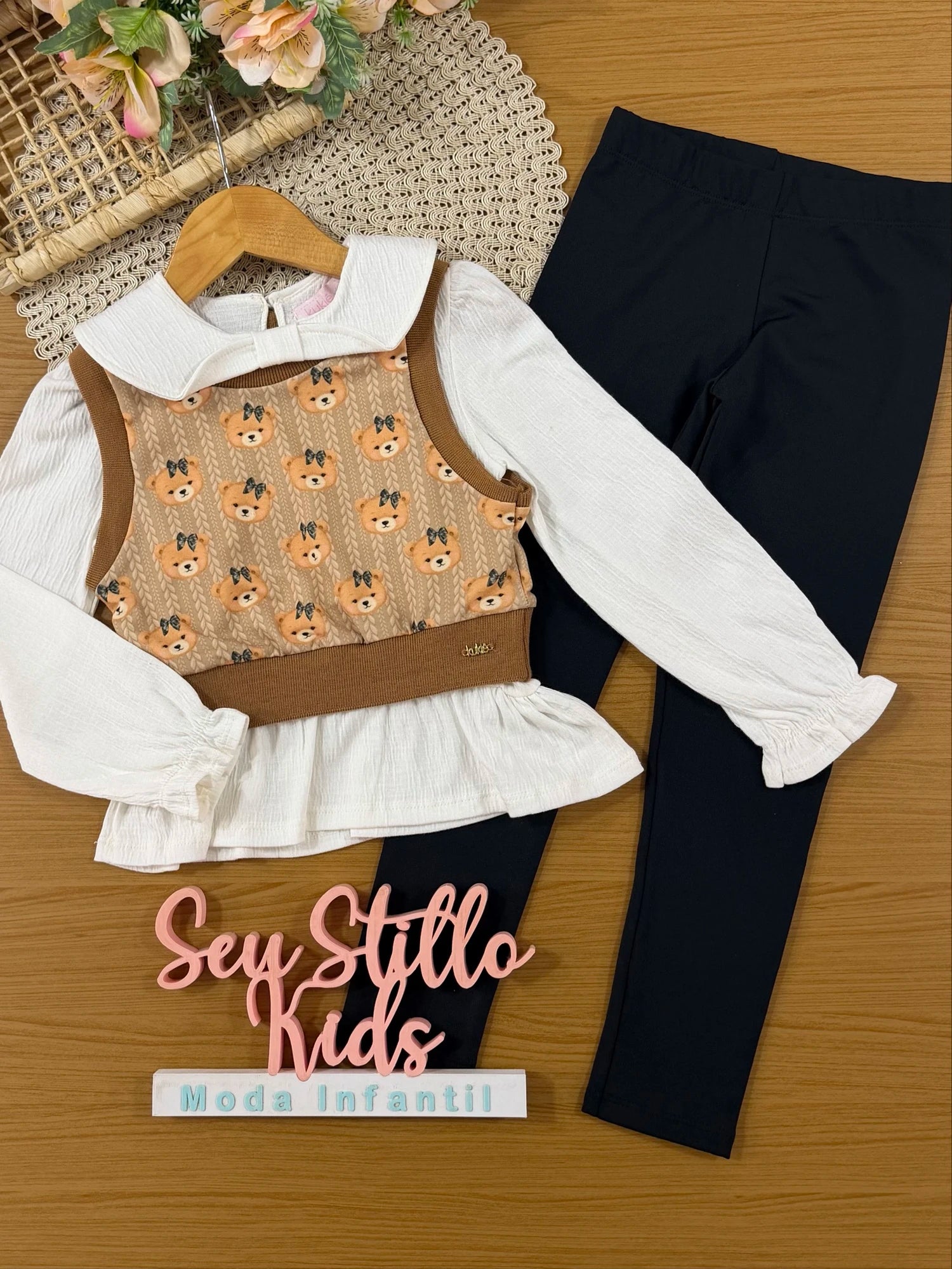 Conjunto Infantil Kukiê Inverno com Calça Leggin Preta, Blusa Manga Longa e Colete Ursinhos