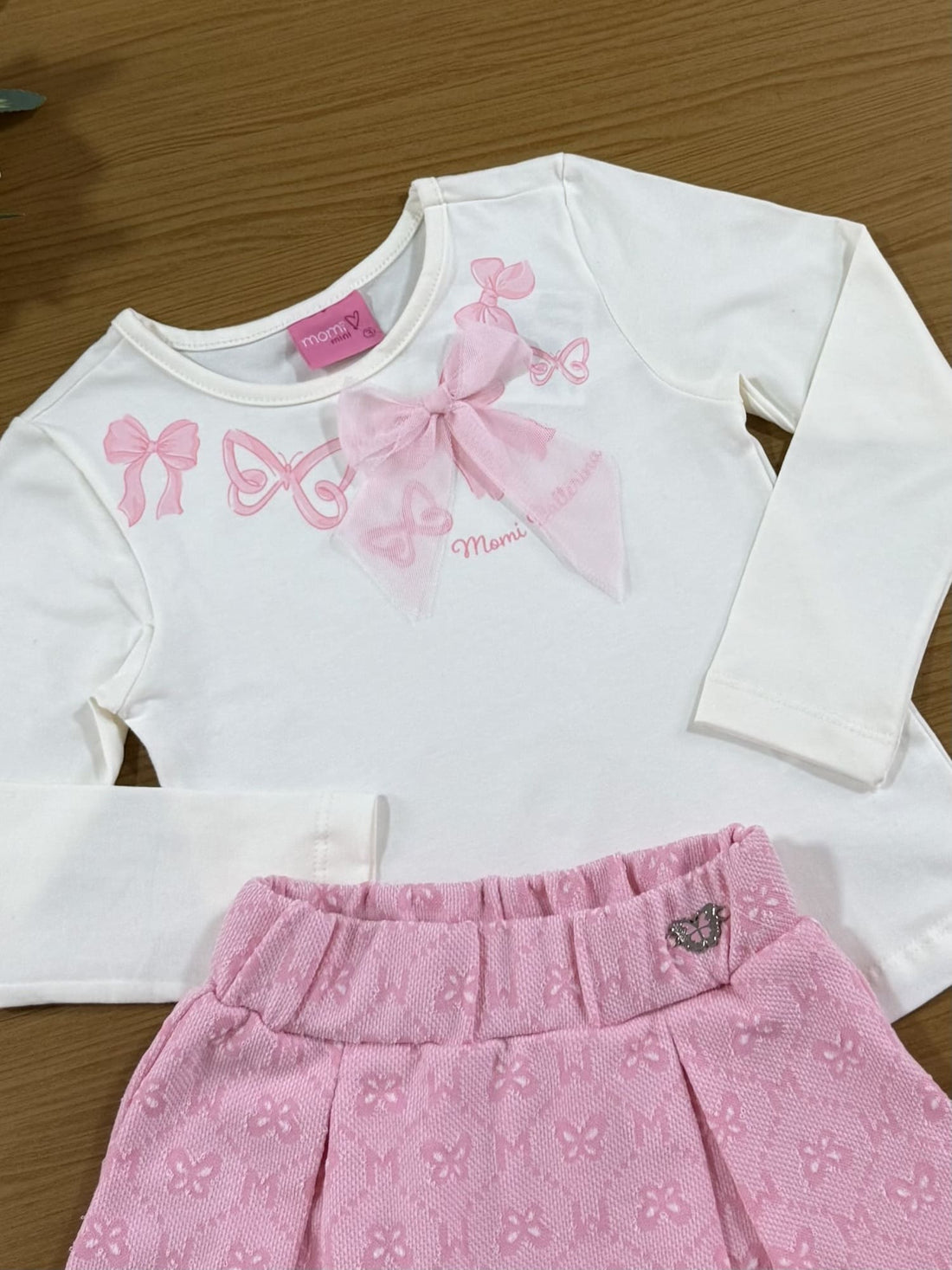 Conjunto Infantil Momi Inverno com Shorts Saia e Blusa Branca com Laço