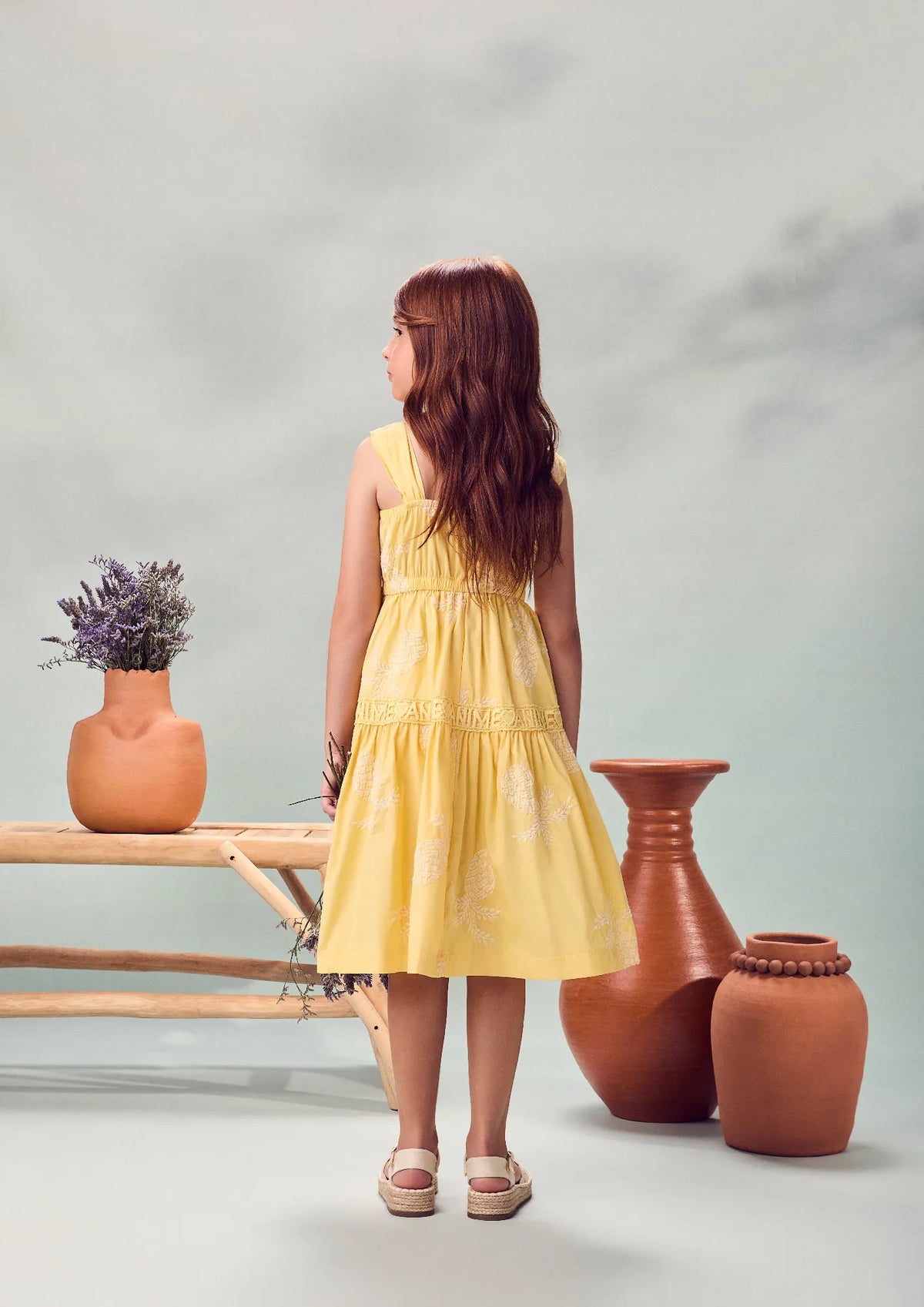 Vestido Infantil Animê Amarelo com Bordado Abacaxi