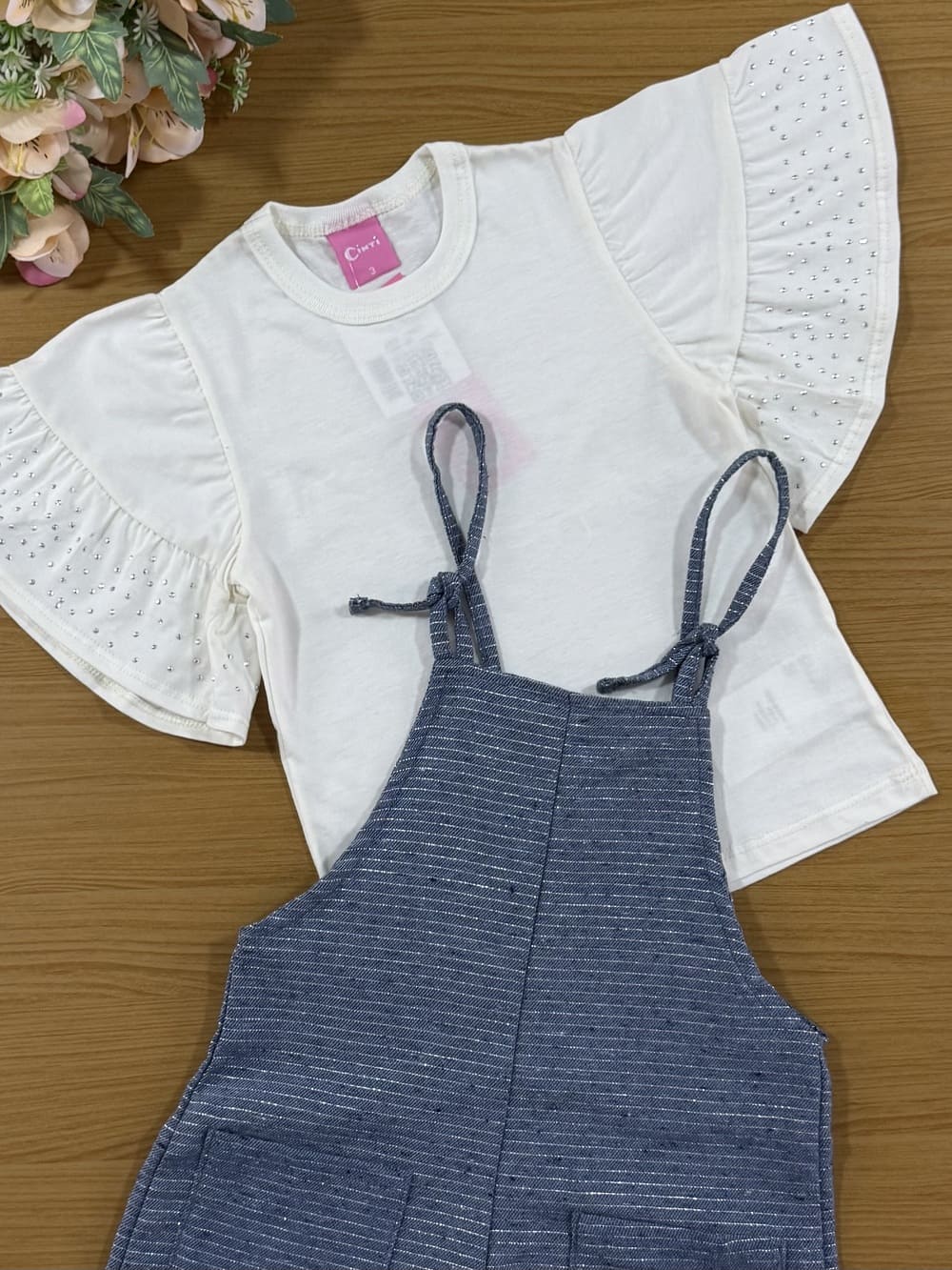 Jardineira Infantil Cinti Verão em Lurex Com Blusa Off White Brilhos