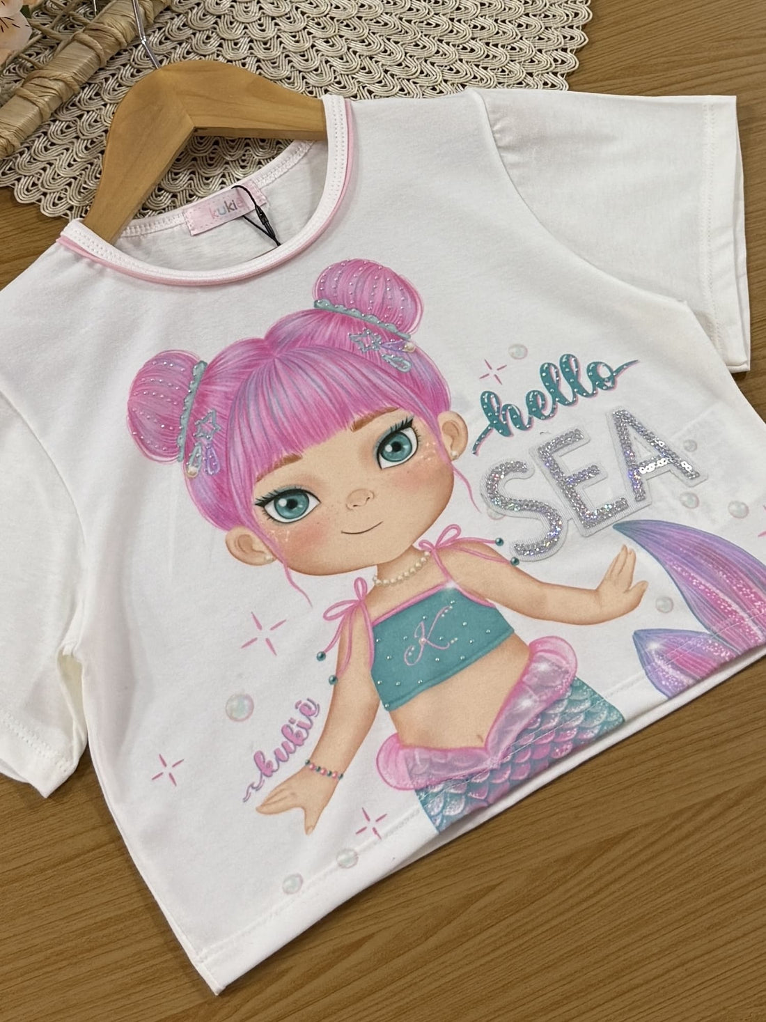 Conjunto Infantil Kukiê Verão com Shorts Saia Azul e Blusa Branca Sereia