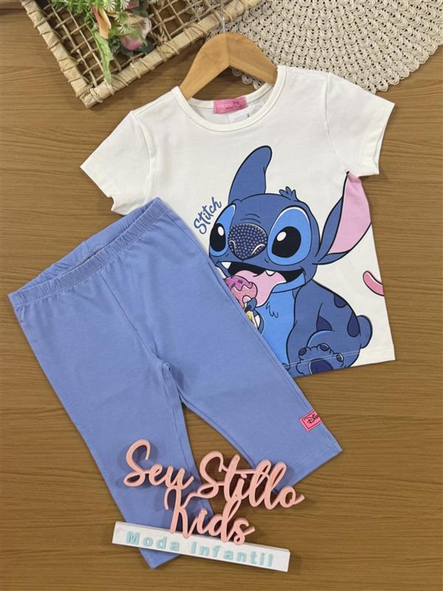 Conjunto Infantil Momi Verão com Shorts Ciclista Azul e Blusa Branca Angel e Stitch Disney