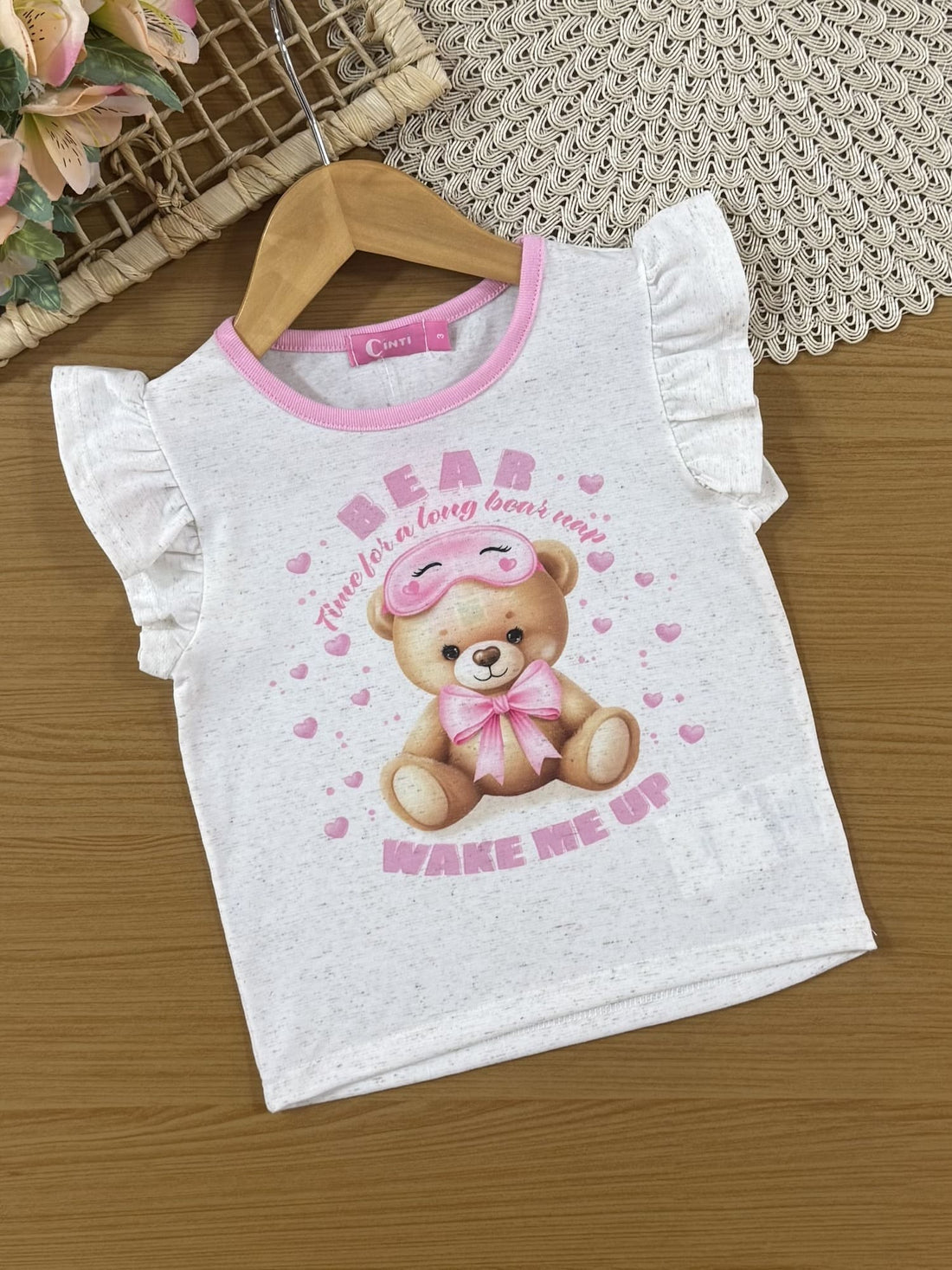Pijama Infantil Cinti Verão Shorts Rosa e Blusa Off White Ursinho Wake Me Up