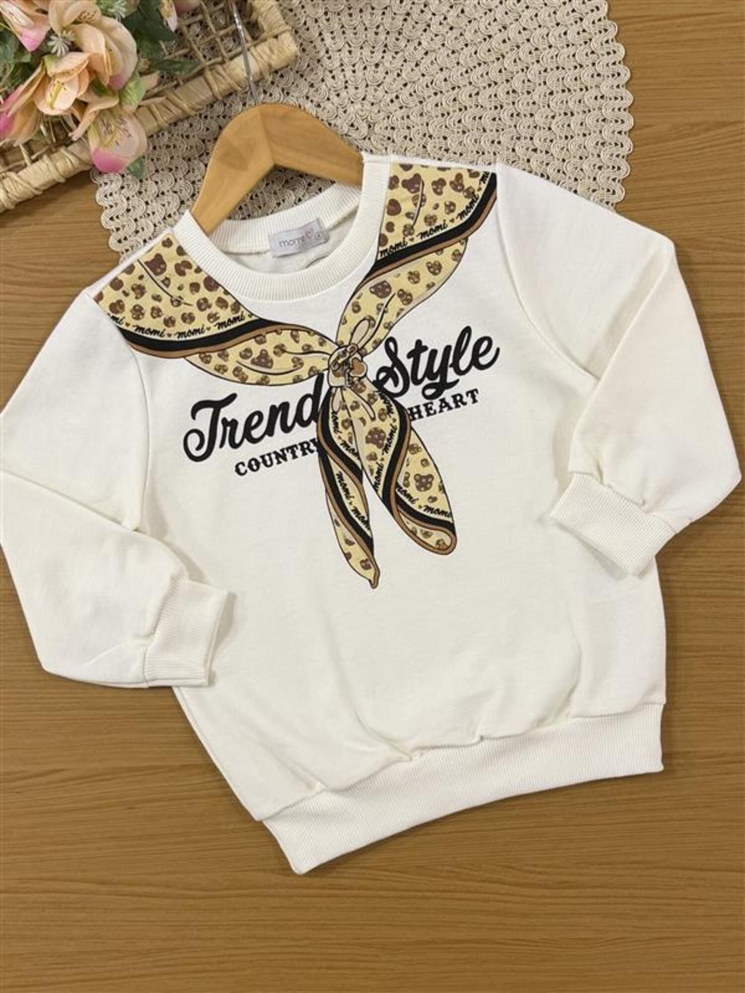 Conjunto Infantil Momi Inverno com Calça Legging Preta e Moletom sem Flanela Lacinho Strass