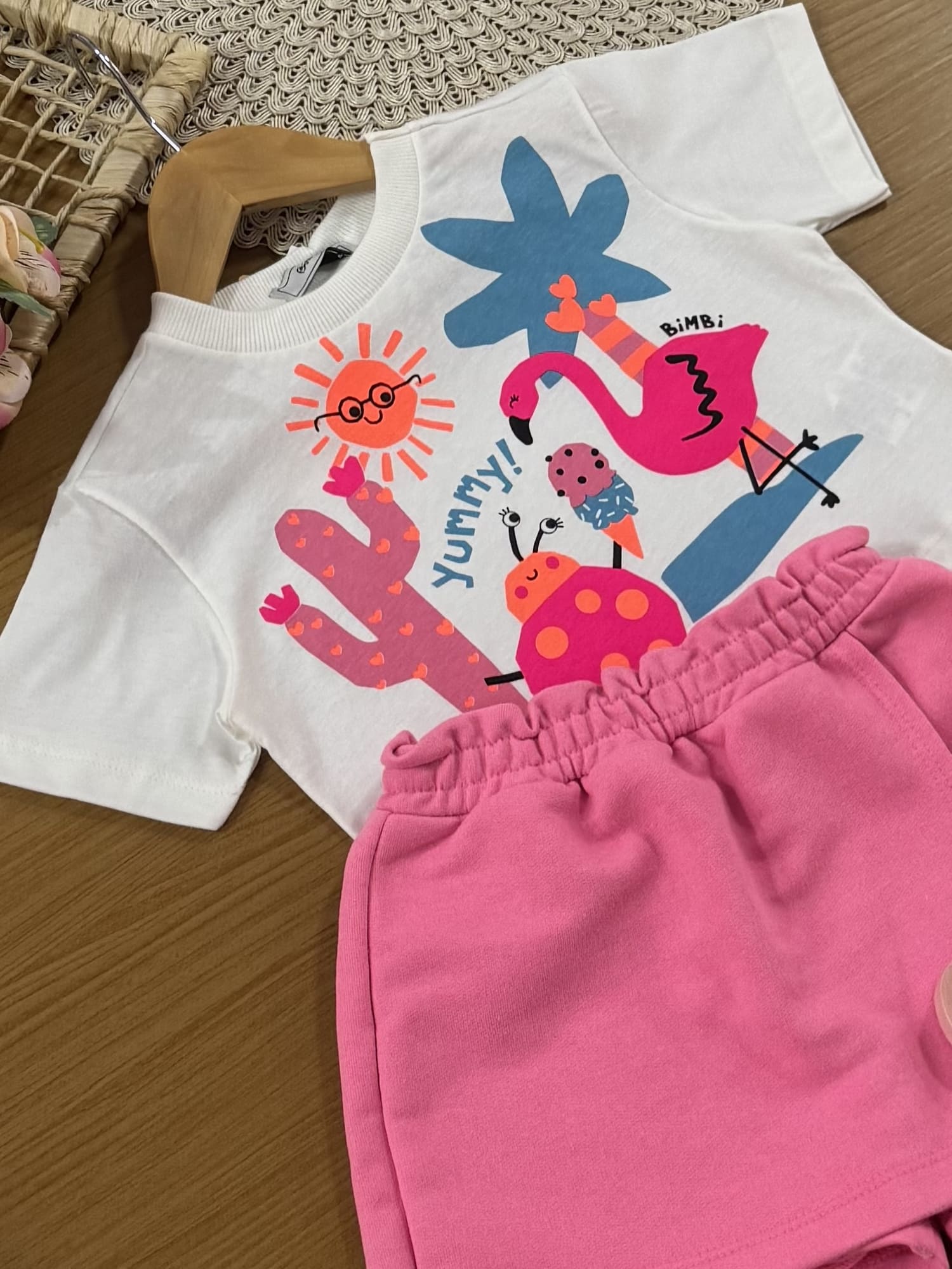 Conjunto Infantil Bimbi Verão com Shorts Saia Rosa e Blusa Branca Flamingo Tropical