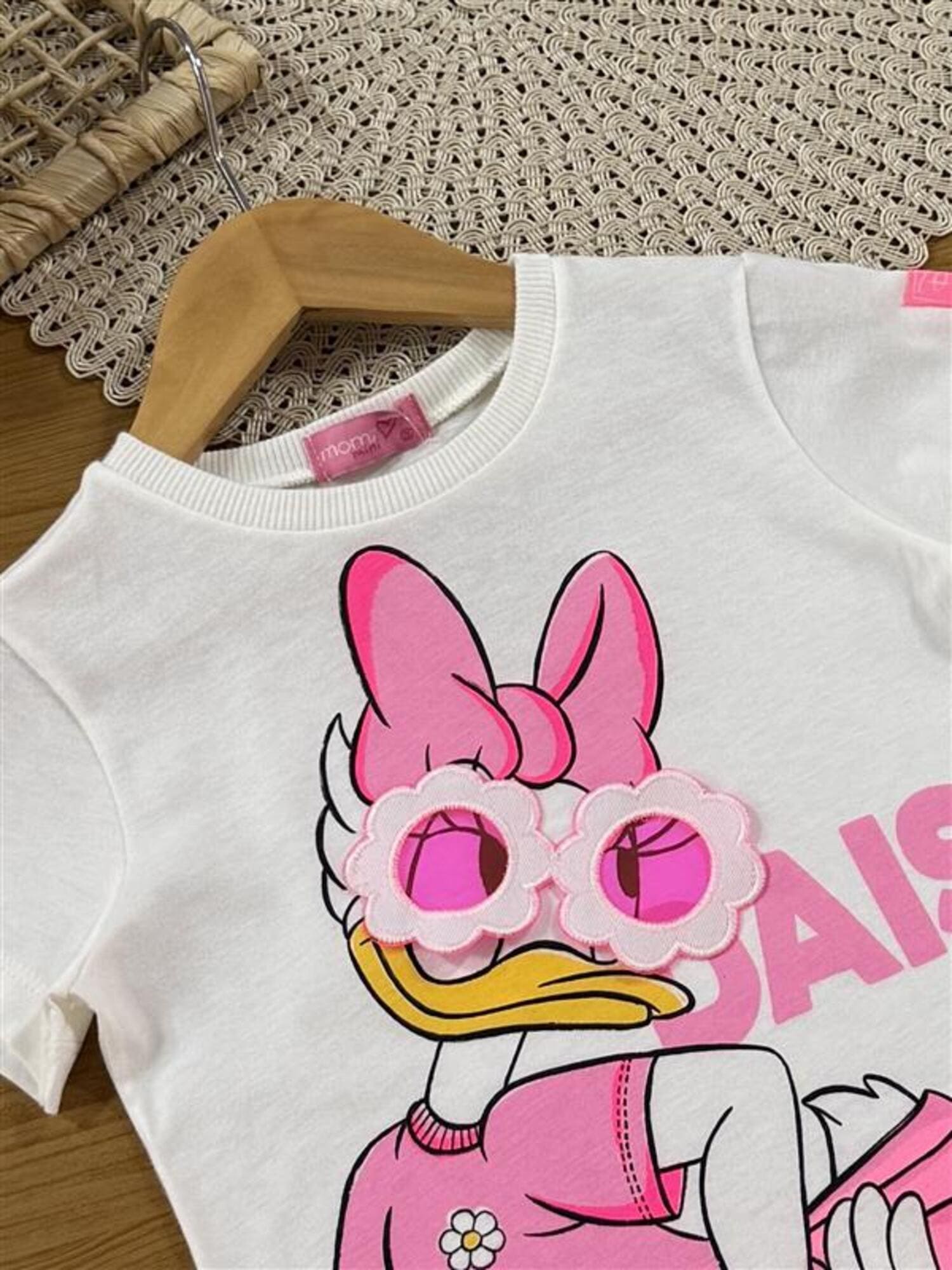 Blusa Infantil Momi Verão Branca Daisy com Óculos 3D Disney