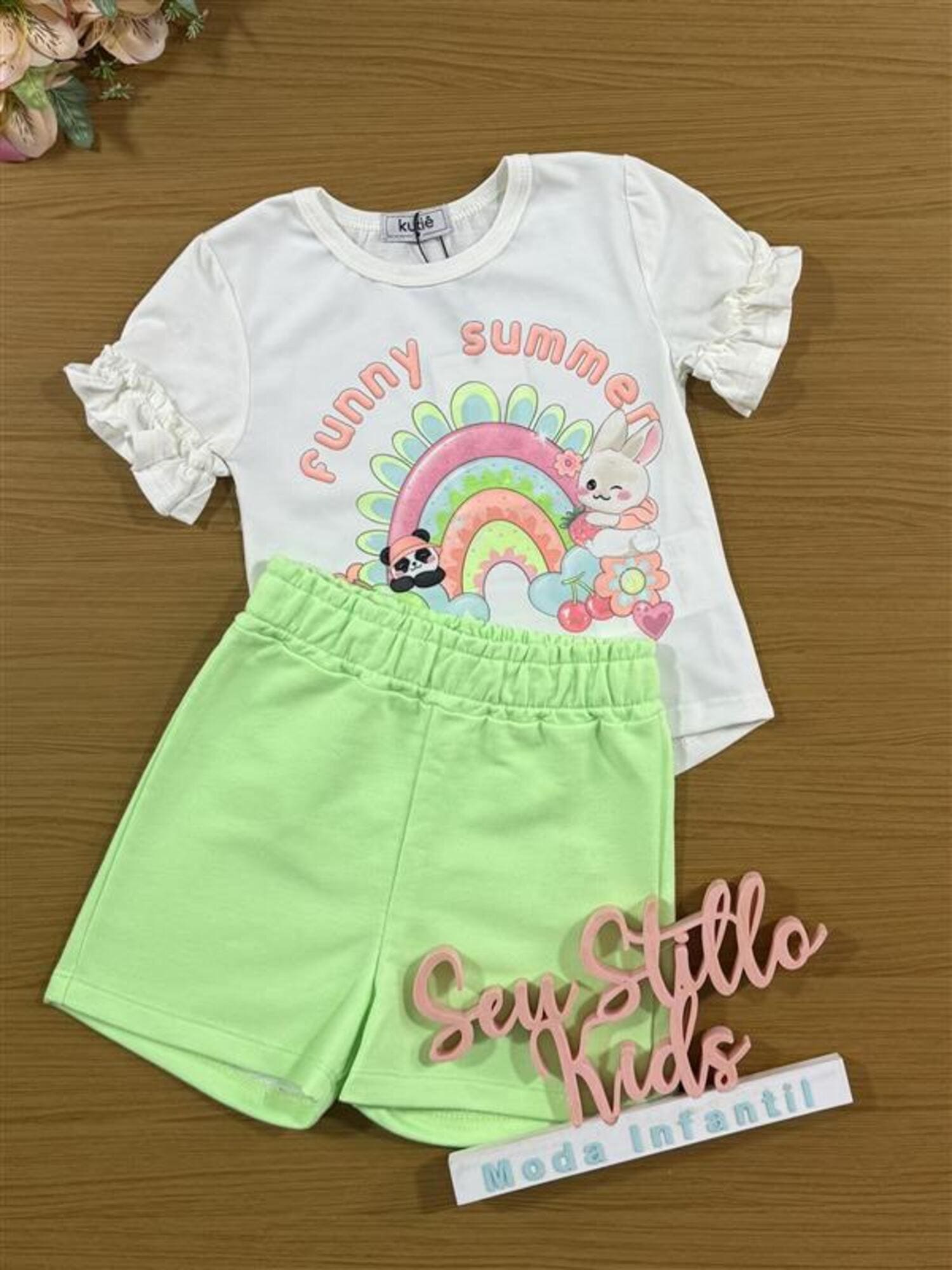 Conjunto Infantil Kukiê com Shorts Verde Neon e Blusa Manga Curta Frutinhas