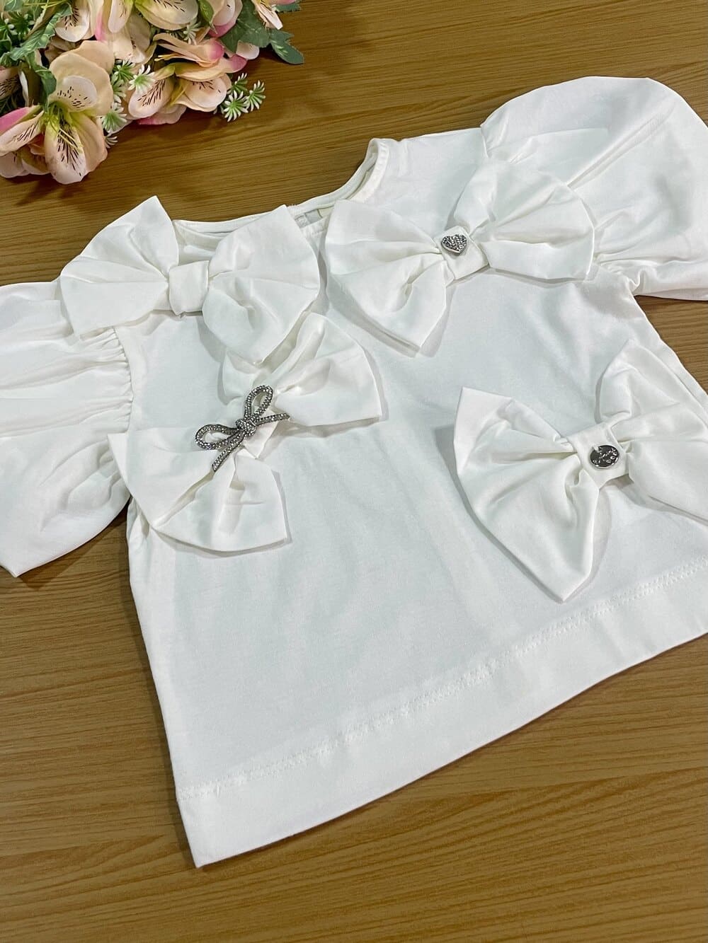 Conjunto Infantil Animê Verão Shorts Jeans e Blusa Laços