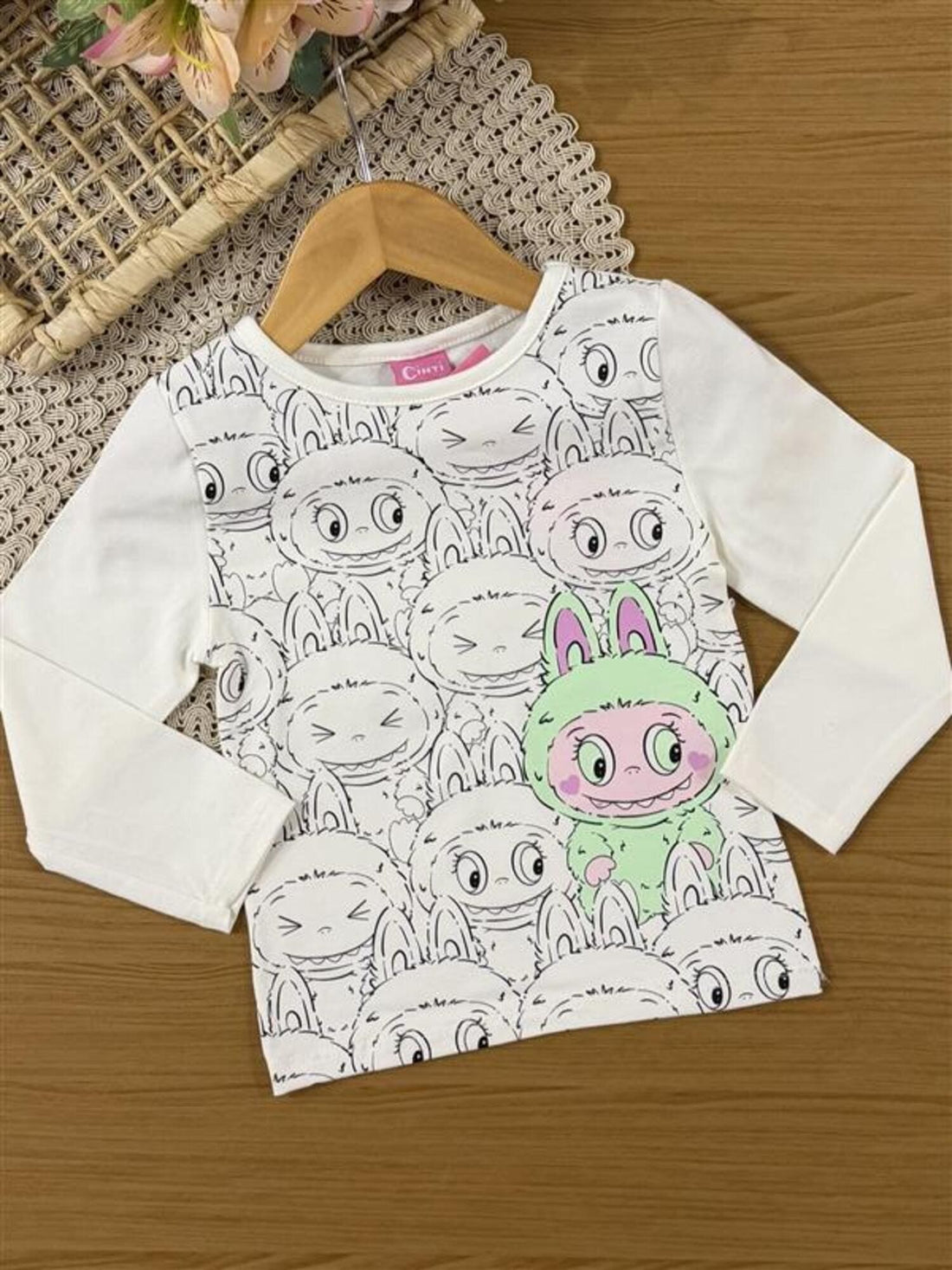 Conjunto Infantil Cinti Inverno com Shorts Saia Verde e Blusa Manga Longa Branca Labubu
