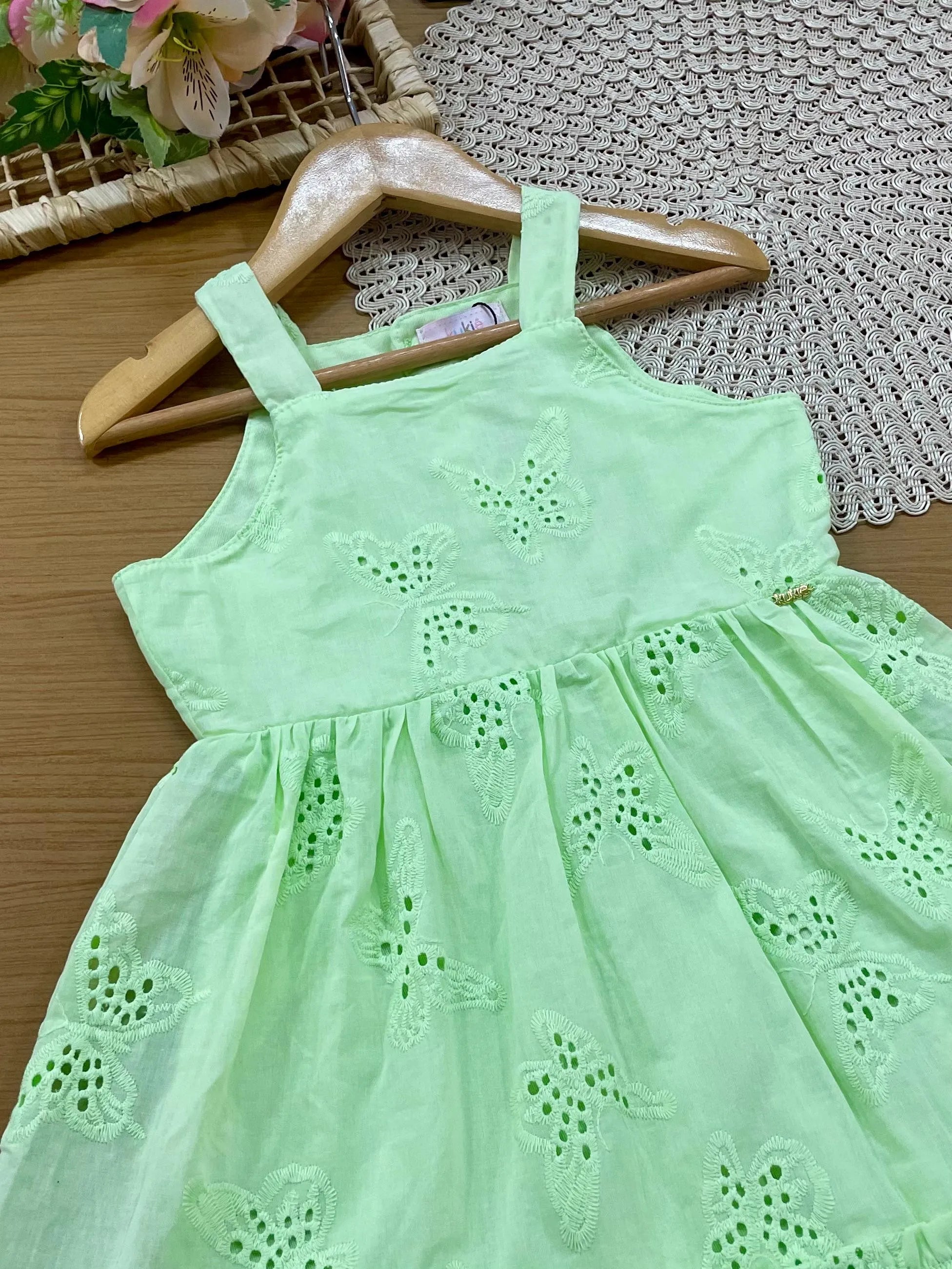 Vestido Infantil Kukiê Verde Borboletas Bordadas