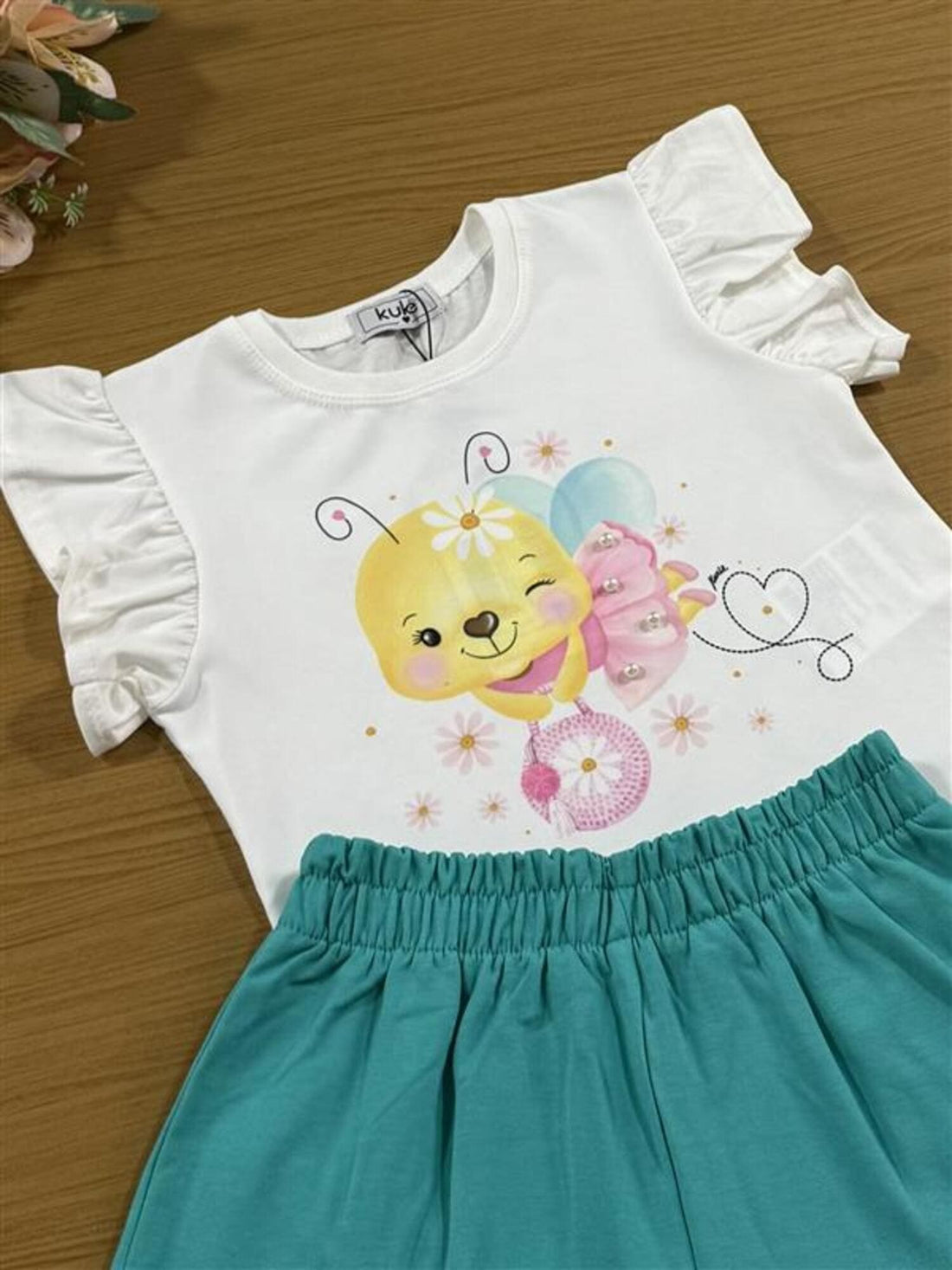 Conjunto Infantil Kukiê com Shorts Verde Agua e Blusa Manga Curta Abelhinha