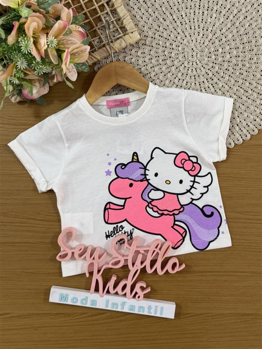 Conjunto Infantil Momi Verão com Shorts Rosa e Blusa Branca Hello Kitty Unicórnio