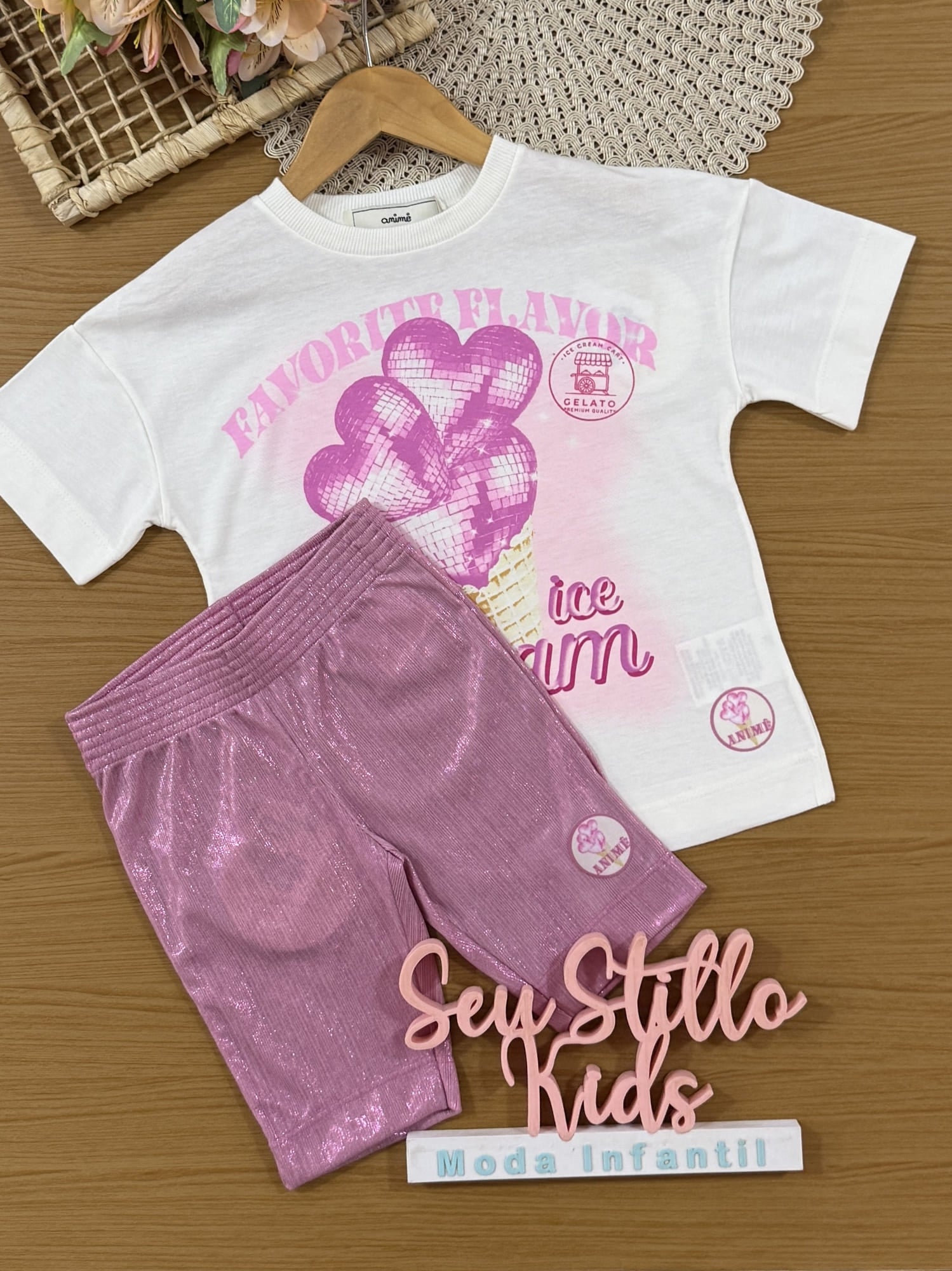 Conjunto Infantil Animê Verão com Shorts Ciclista Rosa Claro e Blusa Branca Ice Cream
