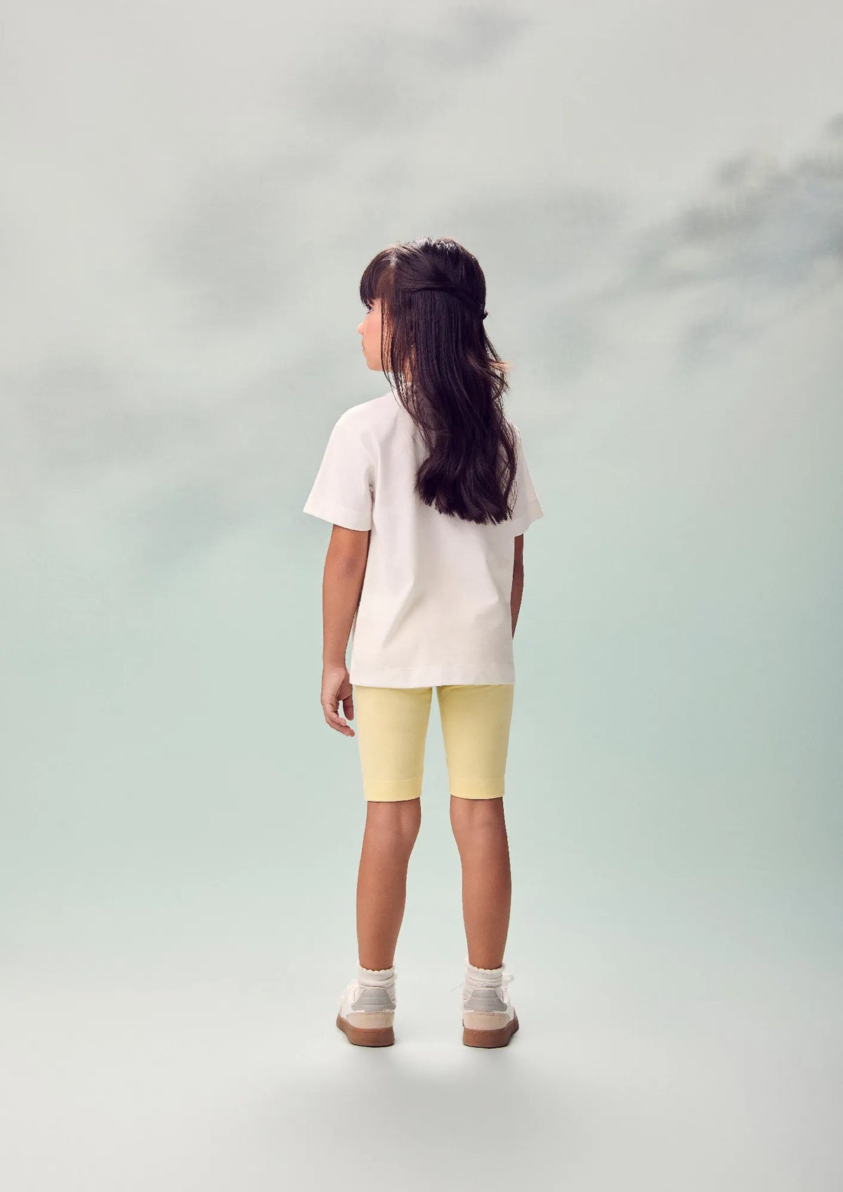 Conjunto Infantil Menina Animê com Shorts Ciclista Amarelo e Blusa Branca Fashion Minnie Disney